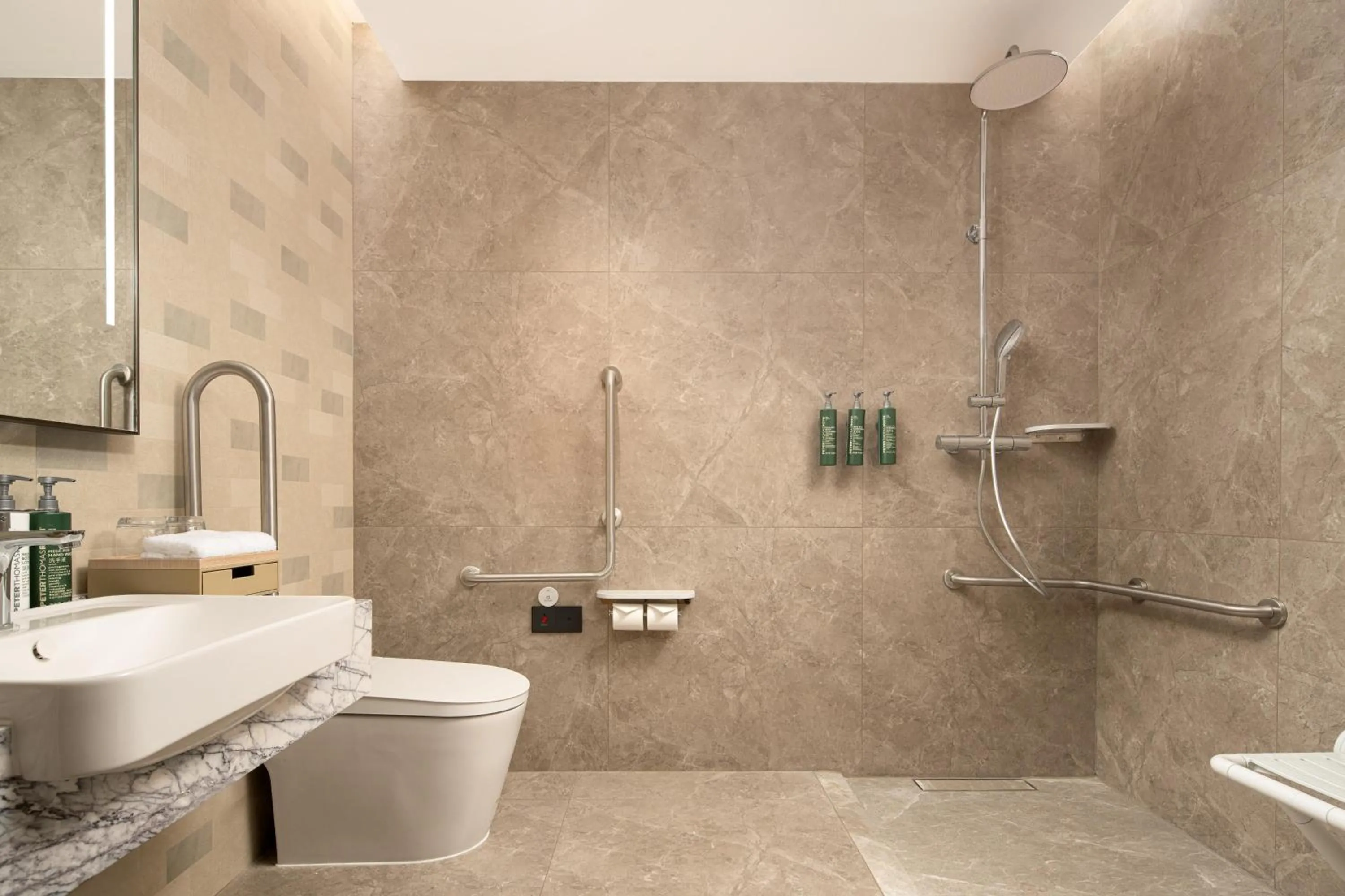 Bathroom in Hilton Garden Inn Hangzhou Fuyang Fuchun