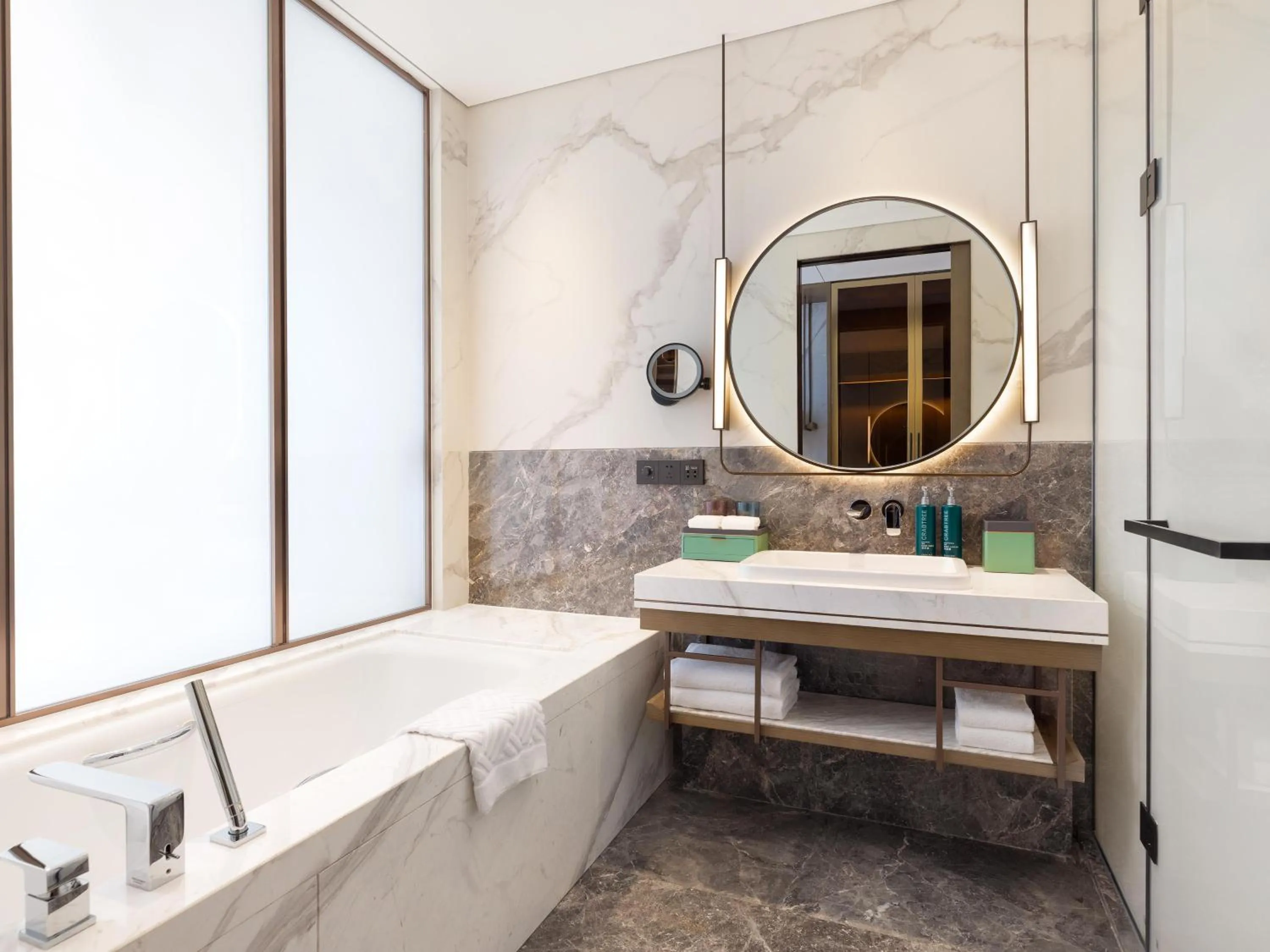 Bathroom in Hilton Shaoxing Hotel And Residences