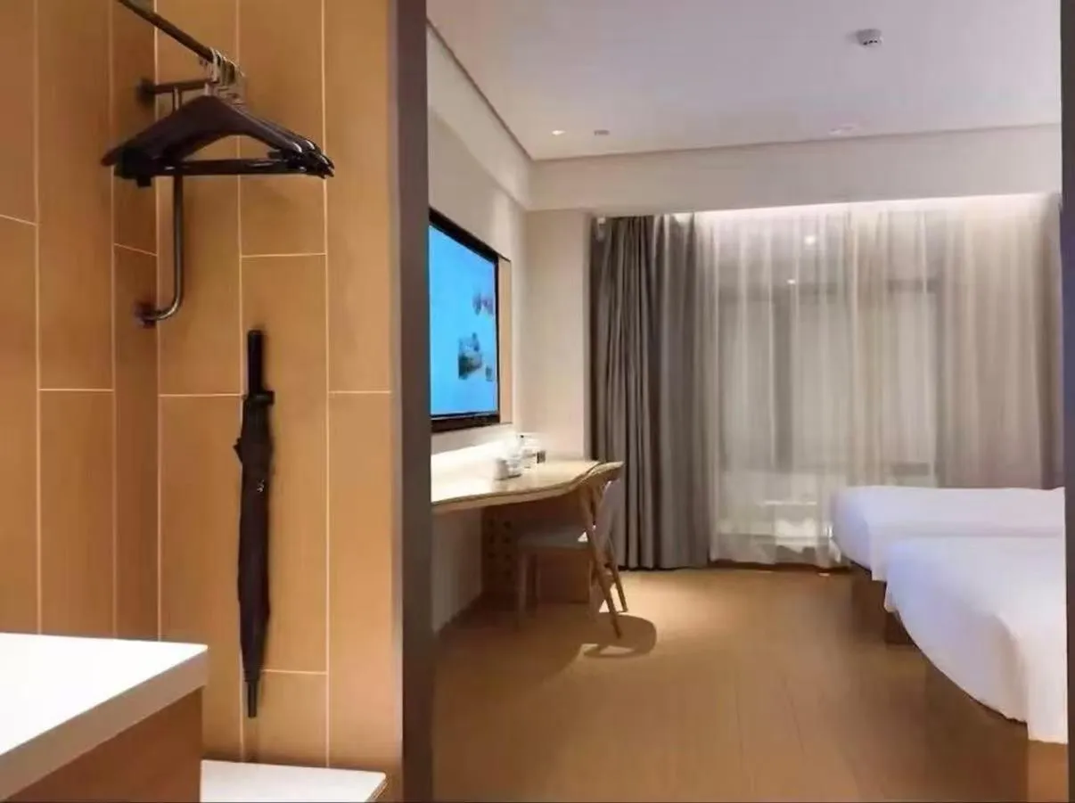 Bed in JI Hotel Suzhou Guanqian Street Chayuanchang Metro Station