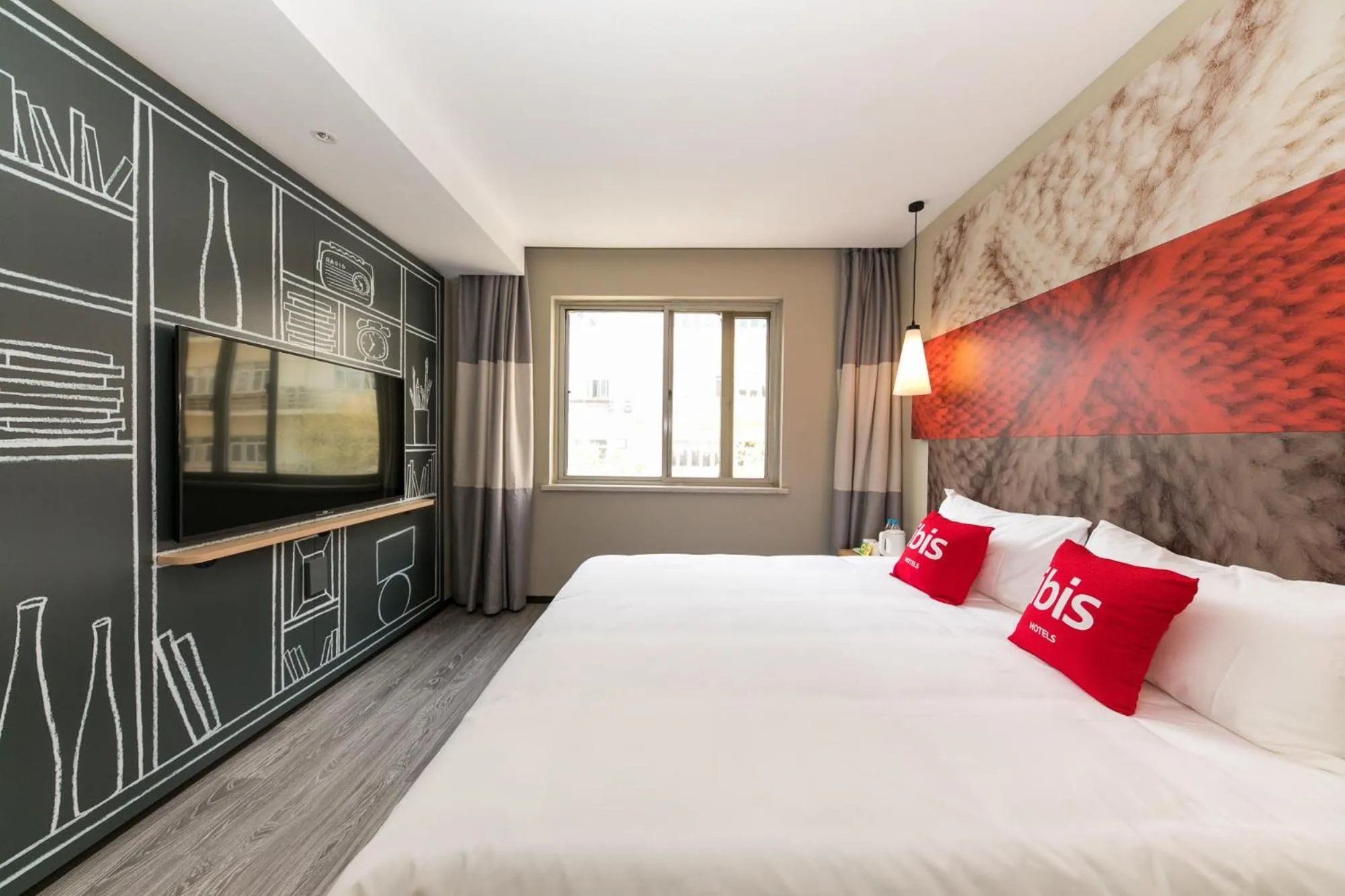 Photo of the whole room, Bed in Ibis Shanghai Caohejing Hongcao Road