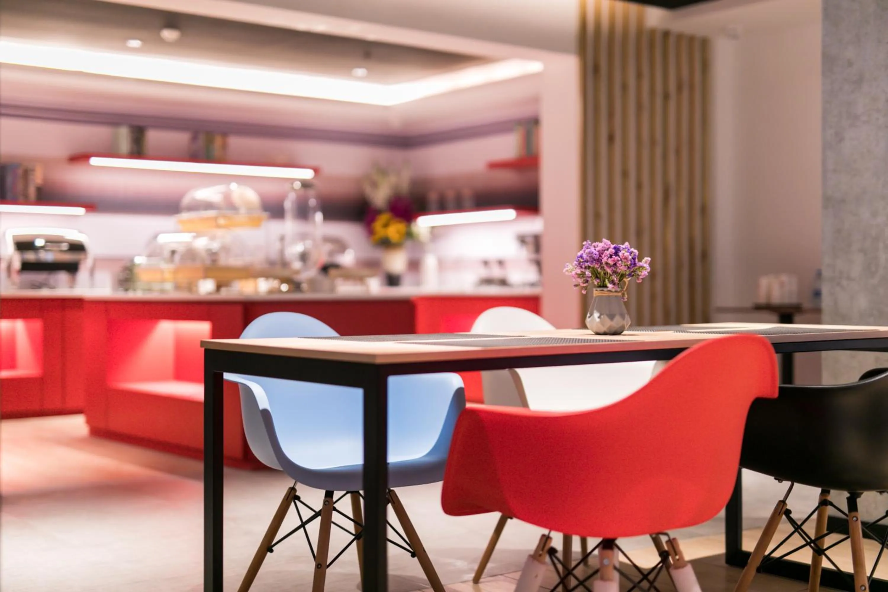 Restaurant/places to eat in Ibis Shanghai Caohejing Hongcao Road