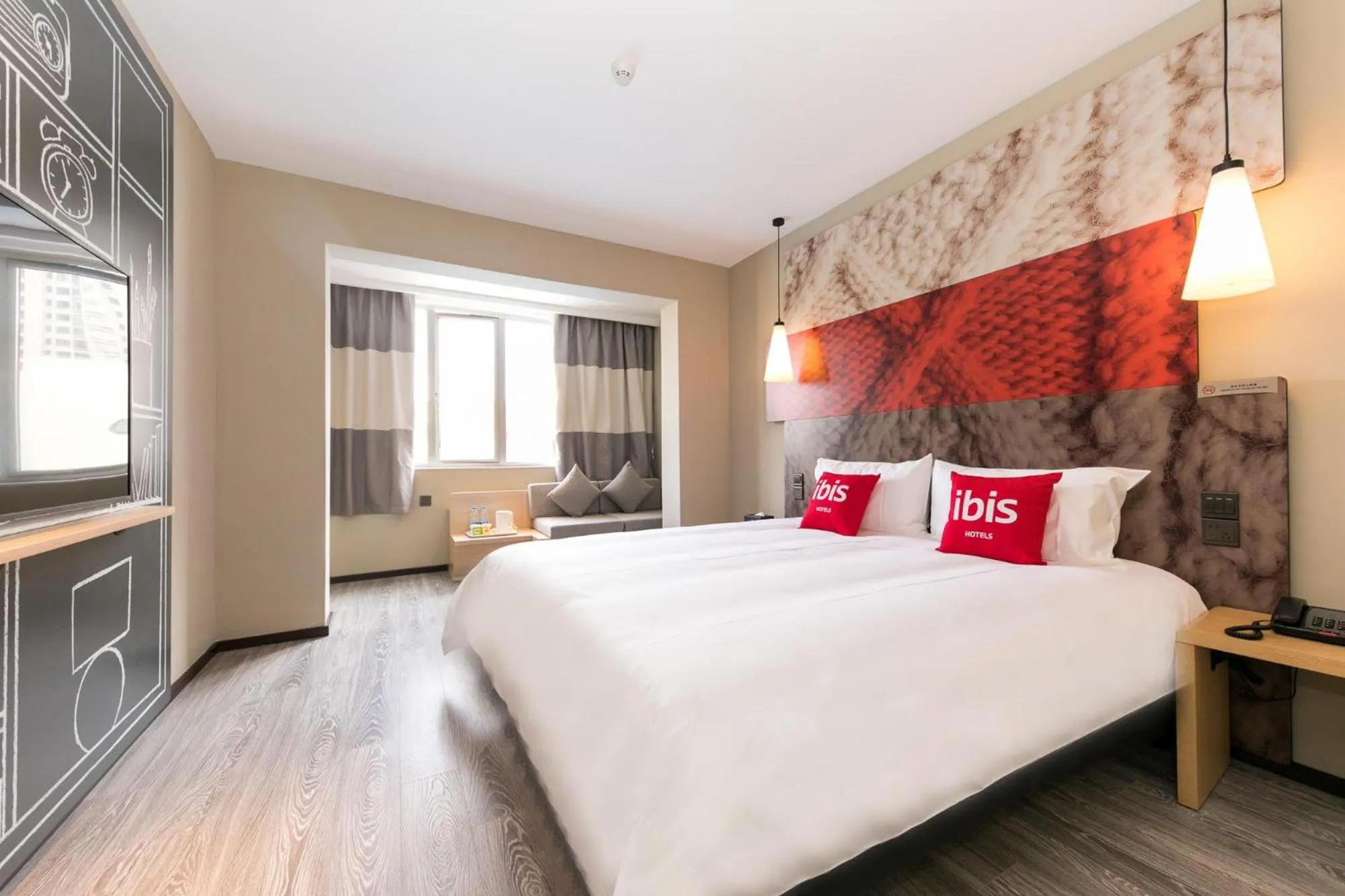 Photo of the whole room, Bed in Ibis Shanghai Caohejing Hongcao Road