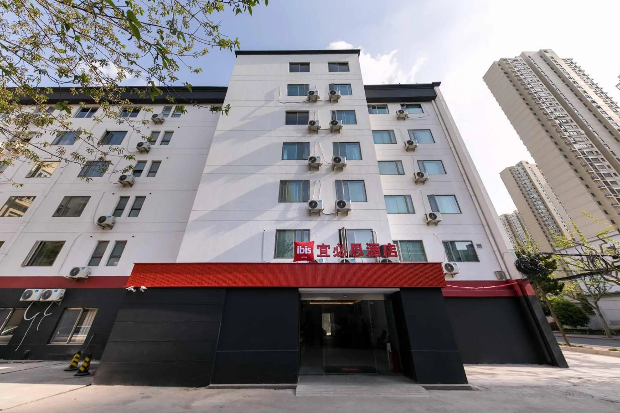 Property building in Ibis Shanghai Caohejing Hongcao Road
