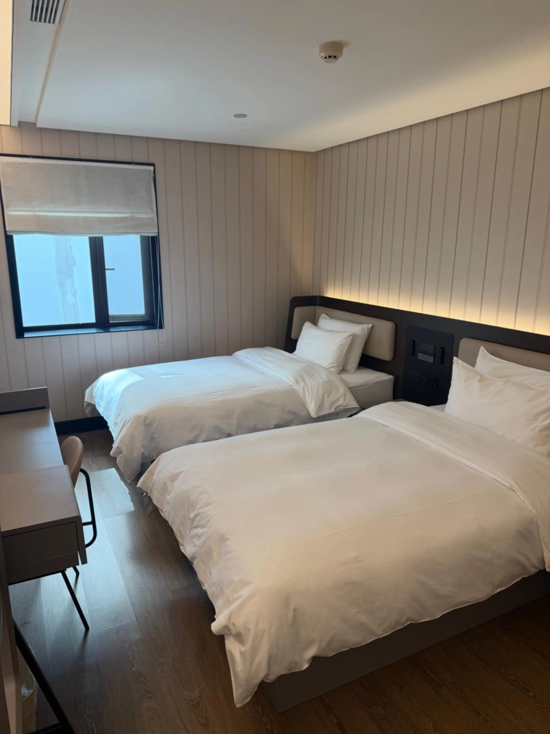 Bed in Hanting Hotel Suzhou Guanqian Street Chayuanchang Metro Station