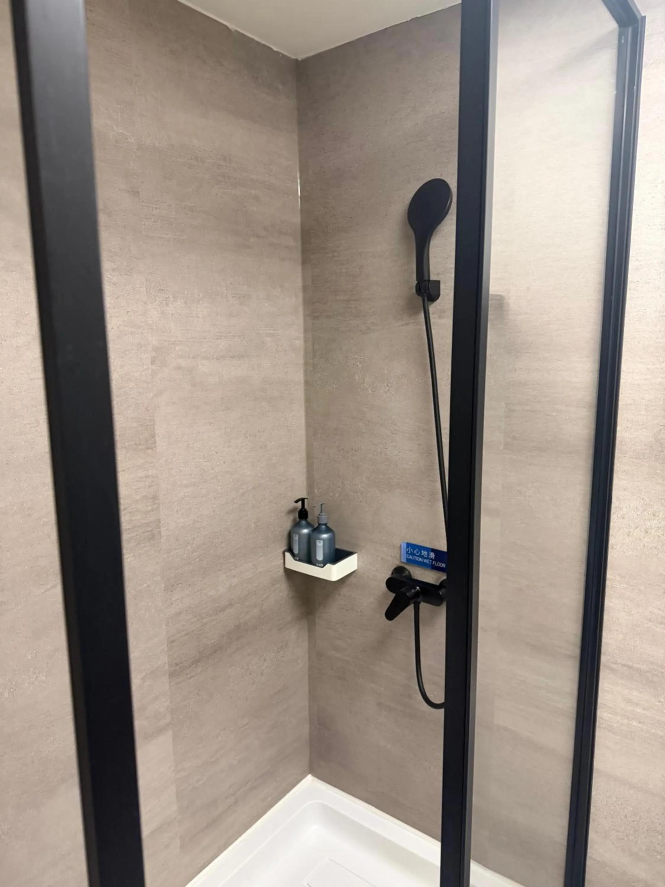 Twin Room with Inner View in Hanting Hotel Suzhou Guanqian Street Chayuanchang Metro Station