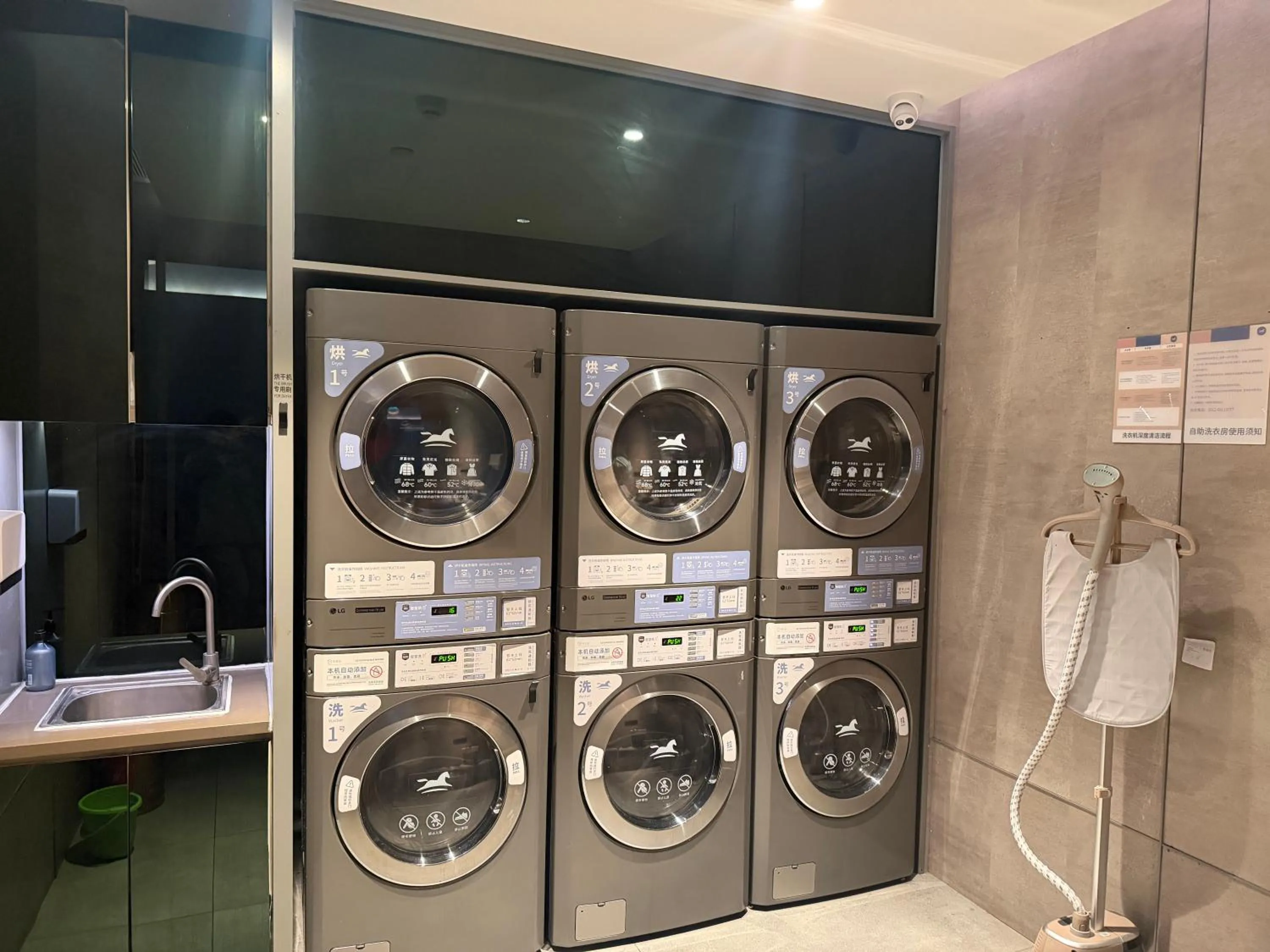 Property building in Hanting Hotel Suzhou Guanqian Street Chayuanchang Metro Station