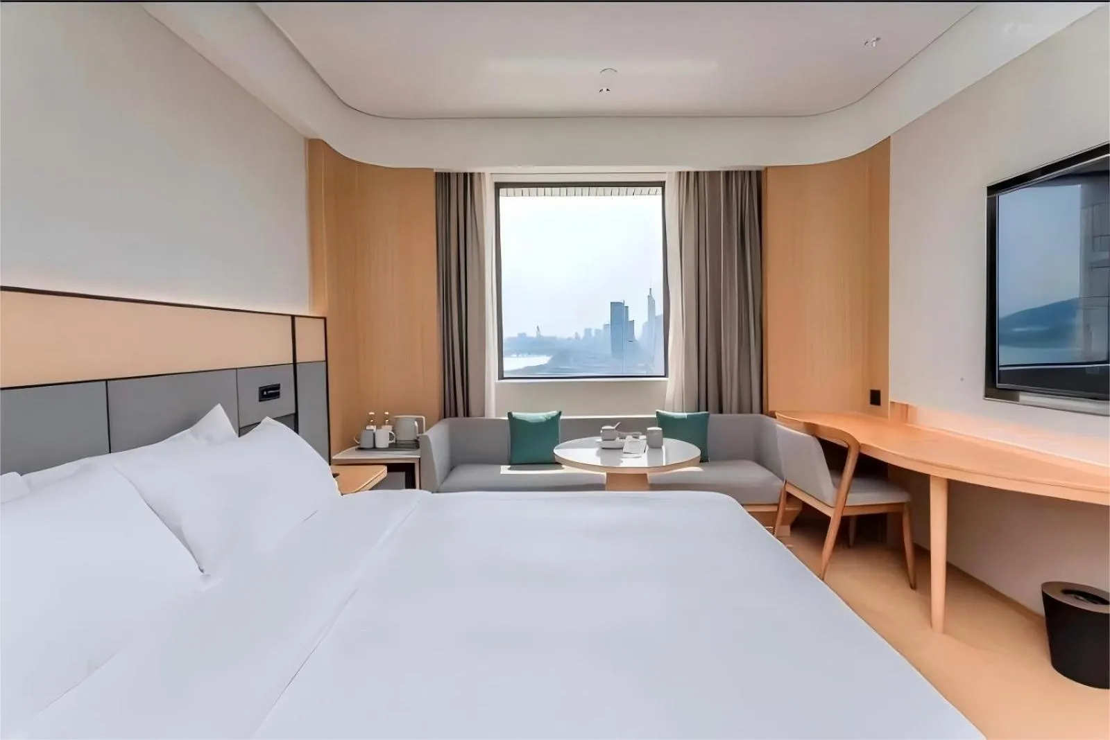 Photo of the whole room, Bed in Parkview Nanjing Xuanwu Lake Park