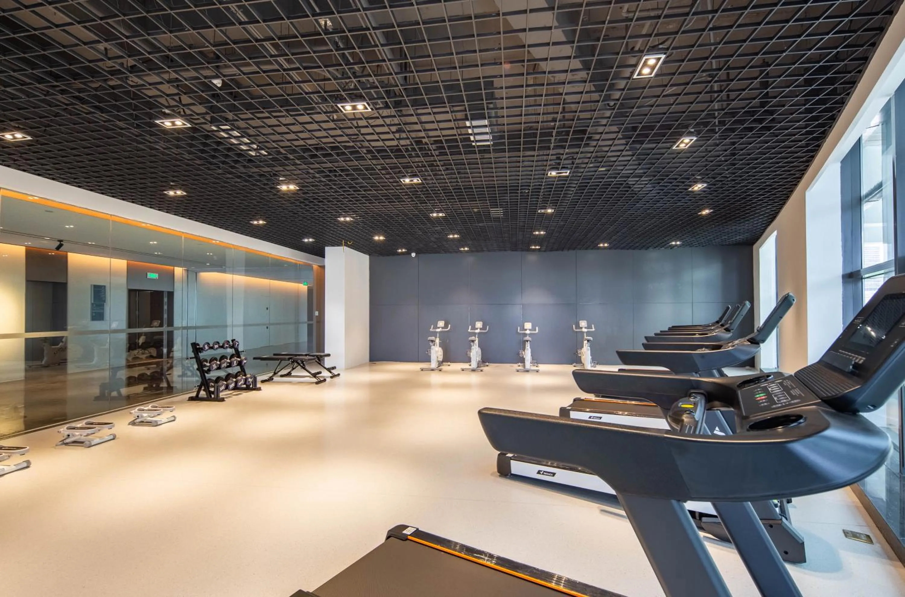 Fitness centre/facilities in Madison Hotel Qingdao West Coast City Balcony