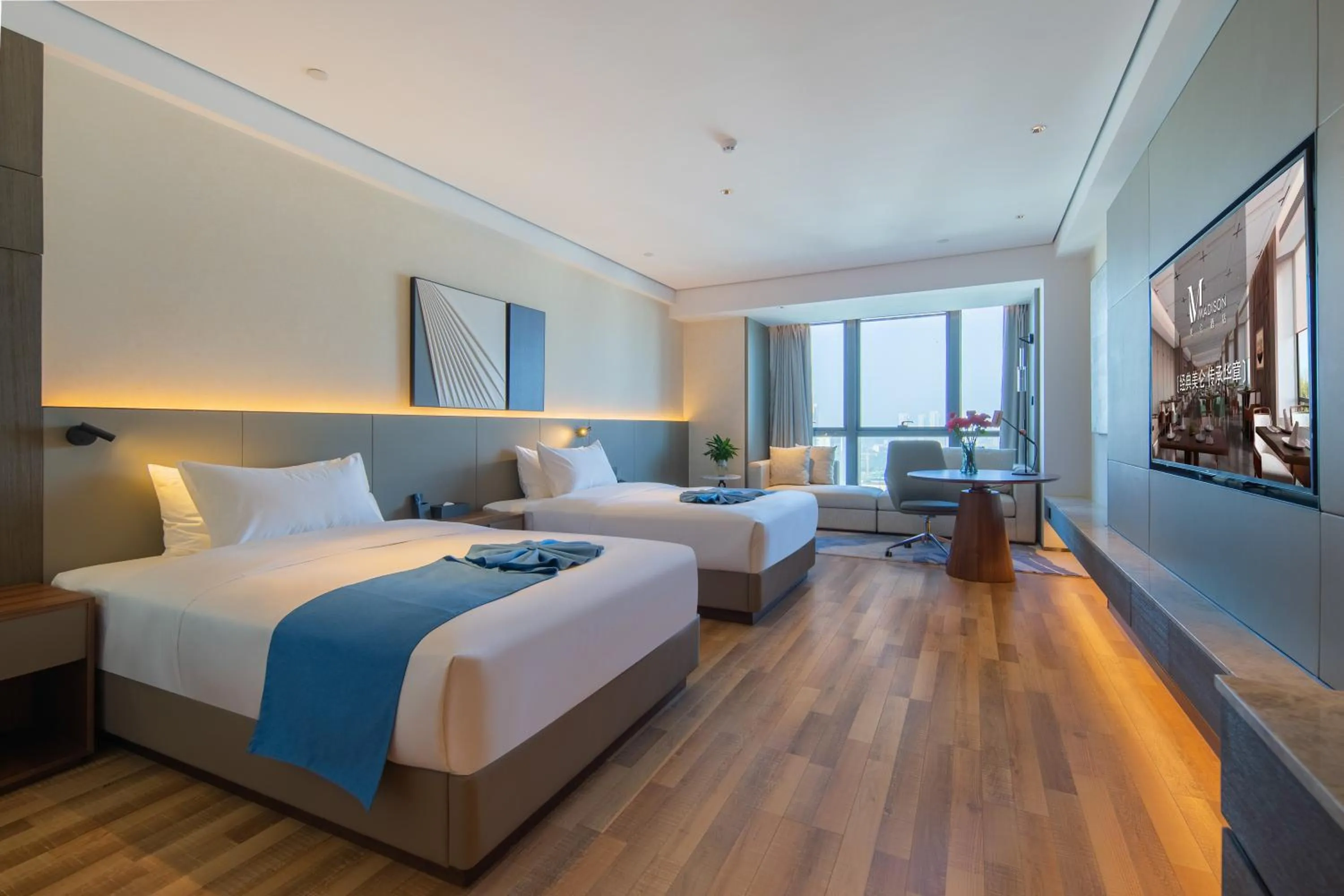 Bed in Madison Hotel Qingdao West Coast City Balcony