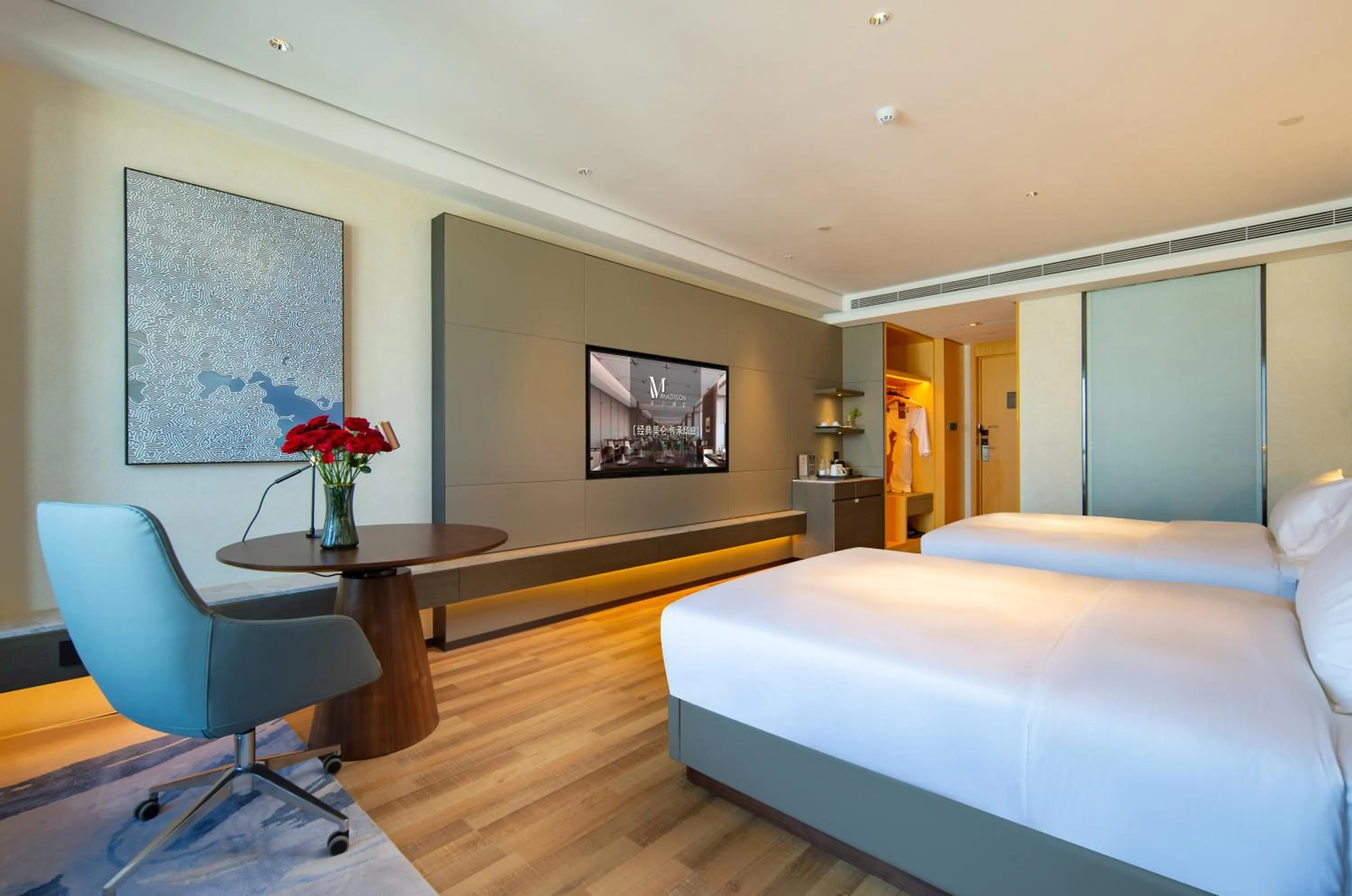 Bed in Madison Hotel Qingdao West Coast City Balcony