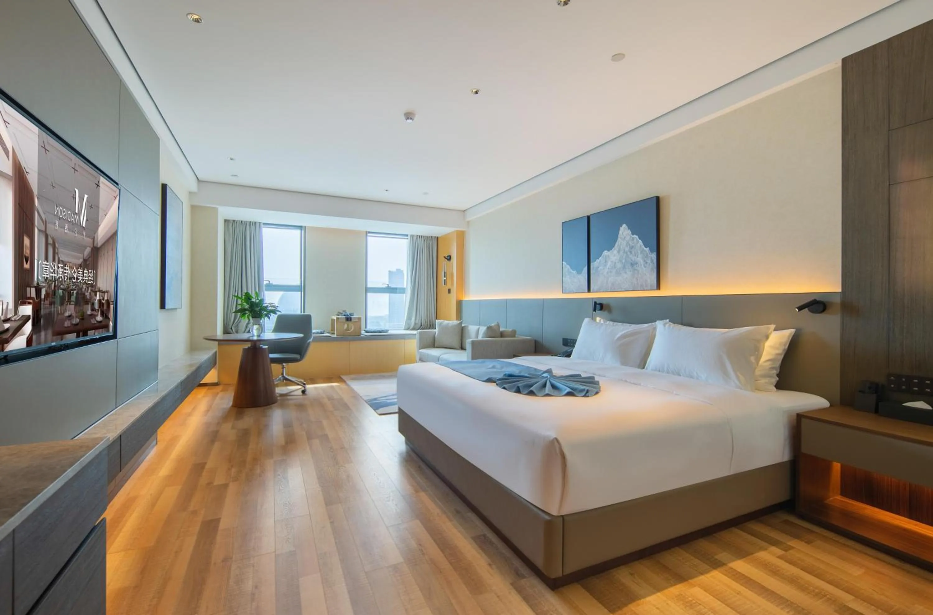 Bed in Madison Hotel Qingdao West Coast City Balcony