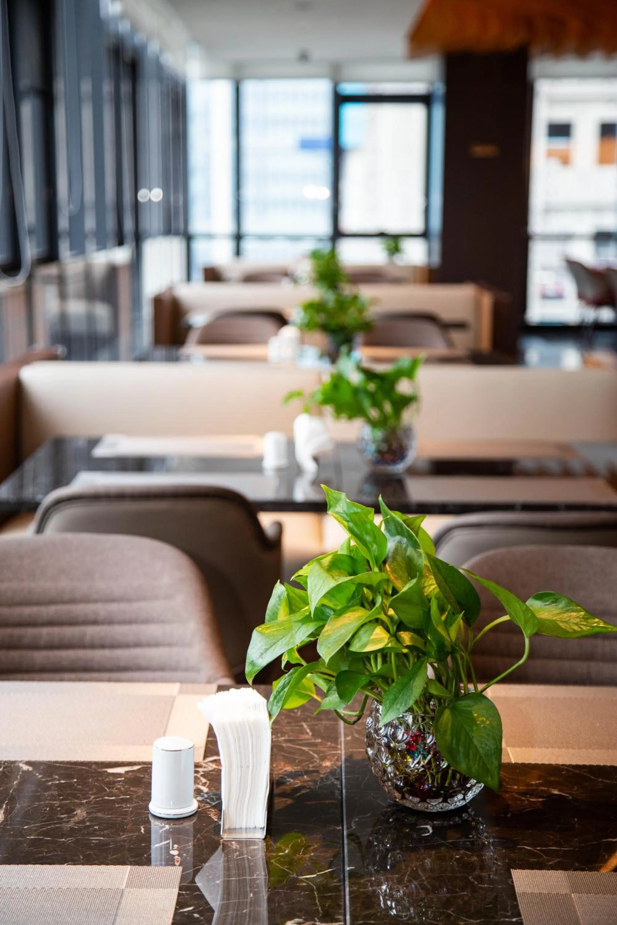 Restaurant/places to eat in Madison Hotel Qingdao West Coast City Balcony