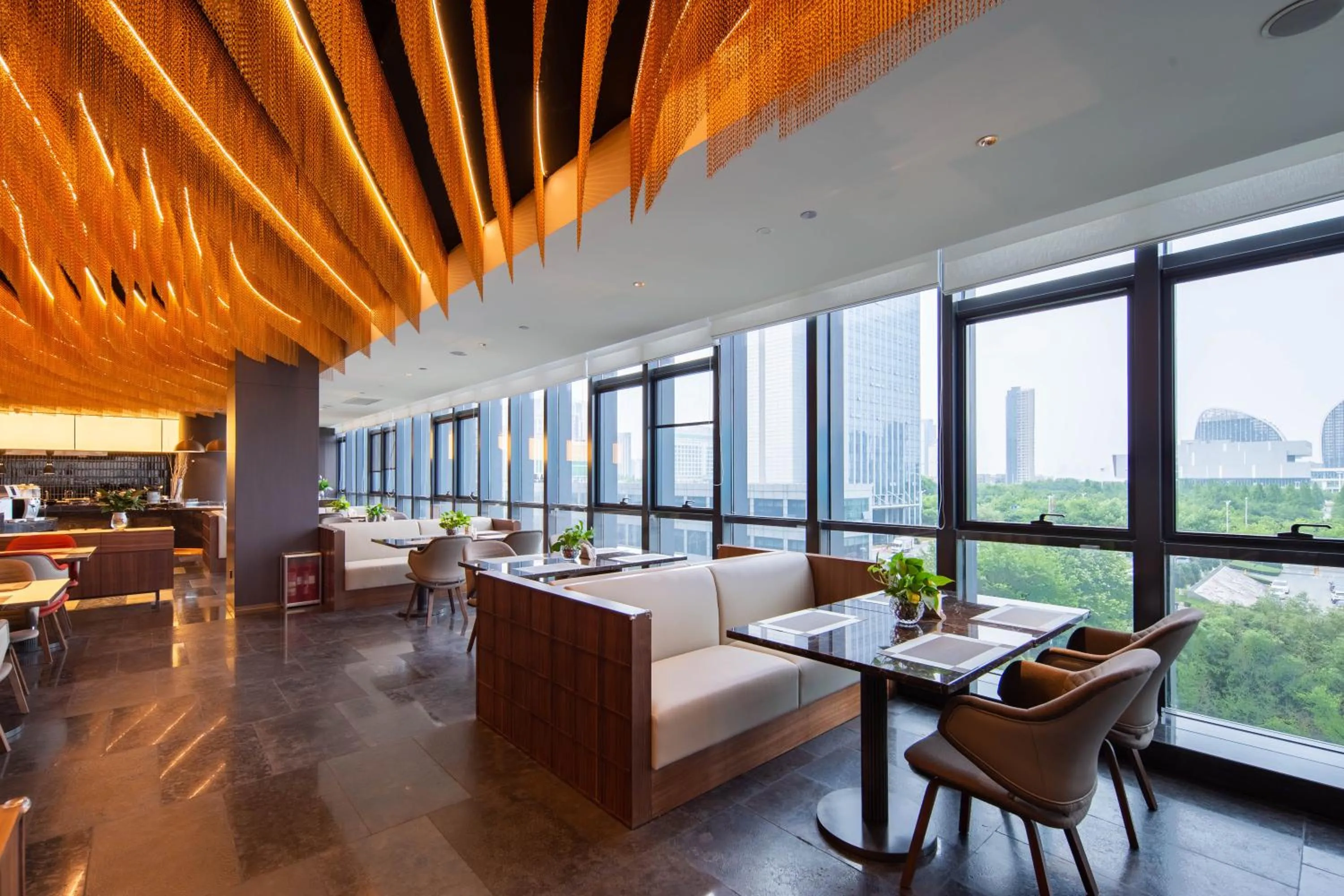 Restaurant/places to eat in Madison Hotel Qingdao West Coast City Balcony