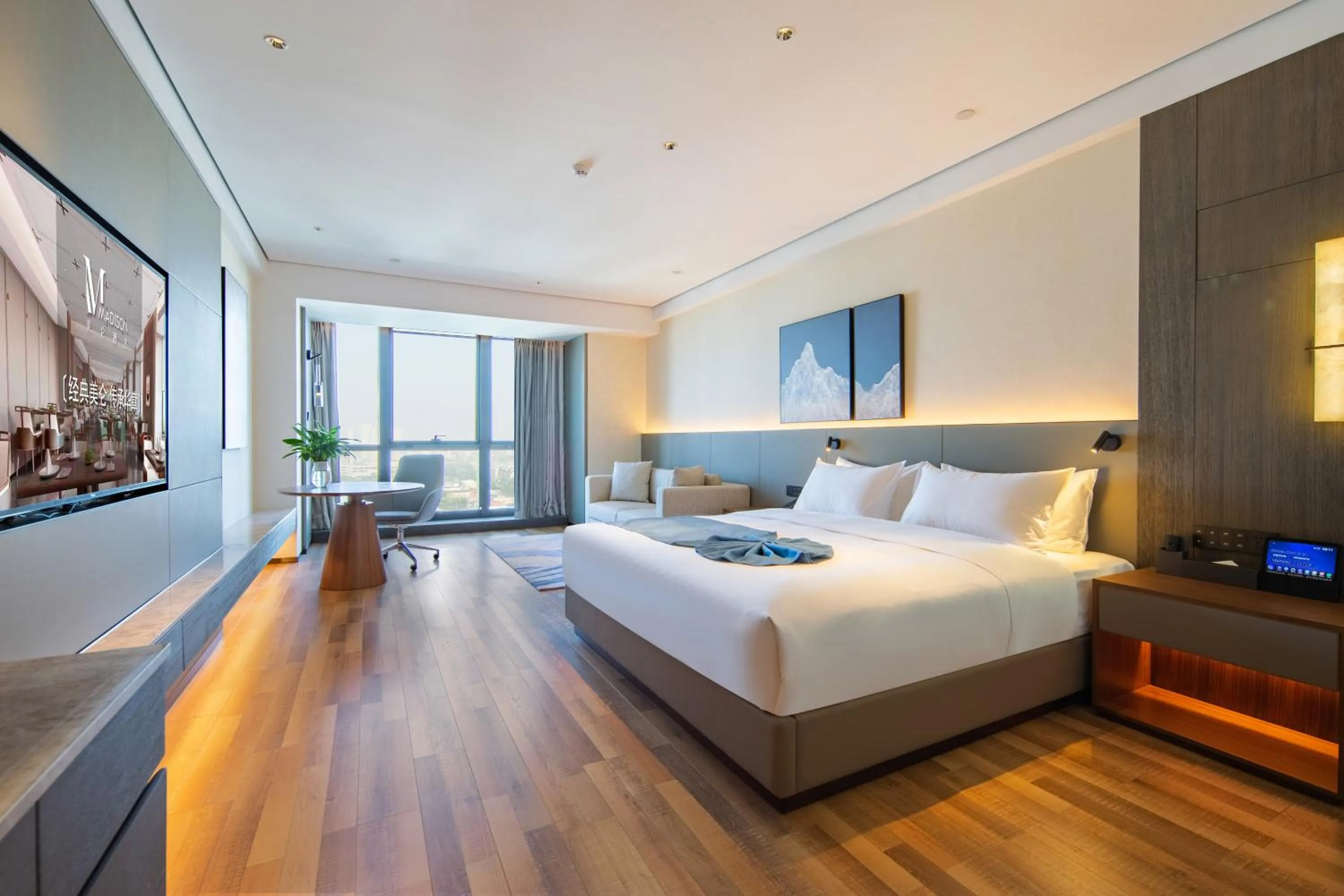 Bed in Madison Hotel Qingdao West Coast City Balcony