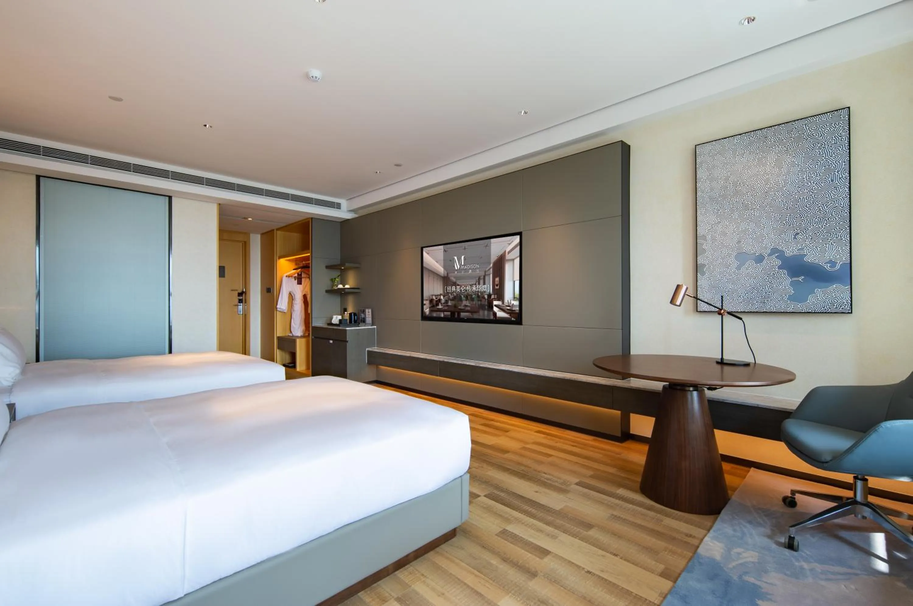 Bed in Madison Hotel Qingdao West Coast City Balcony