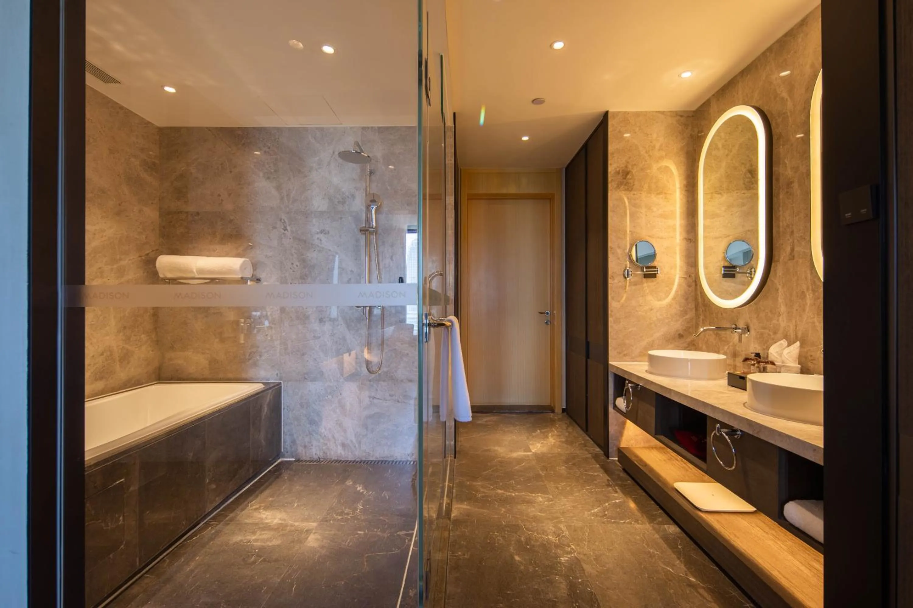 Madison Hotel Qingdao West Coast City Balcony