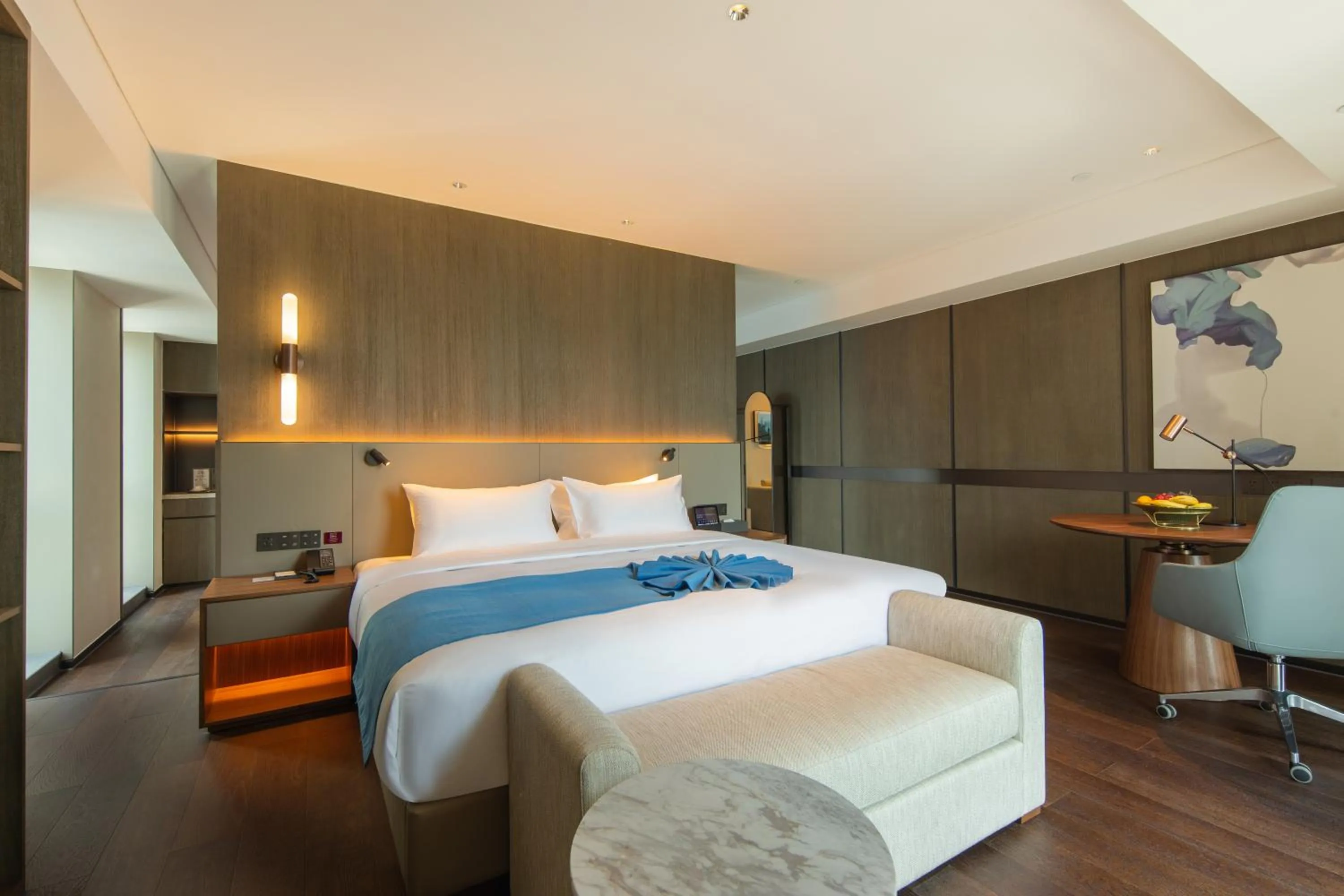 Bed in Madison Hotel Qingdao West Coast City Balcony