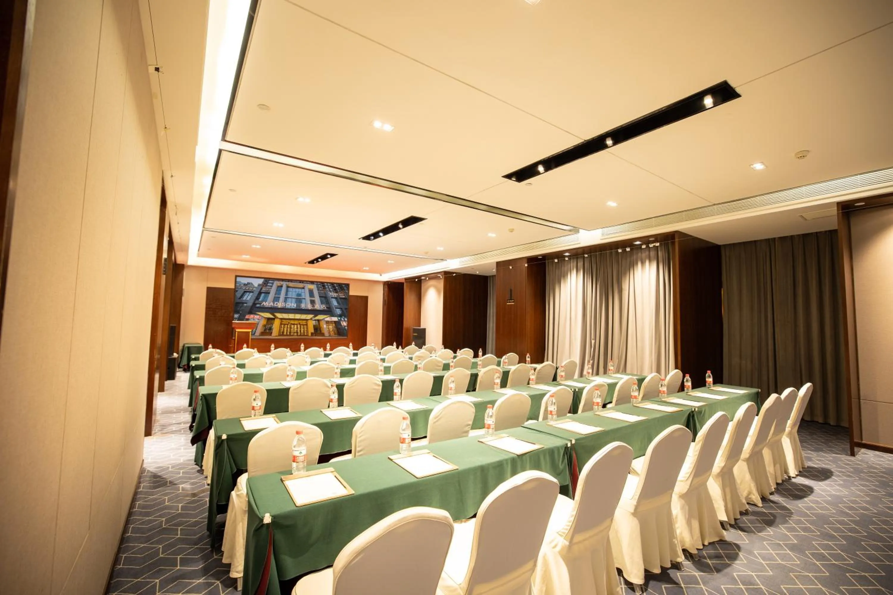 Meeting/conference room in Madison Hotel Zhengzhou Erqi Square