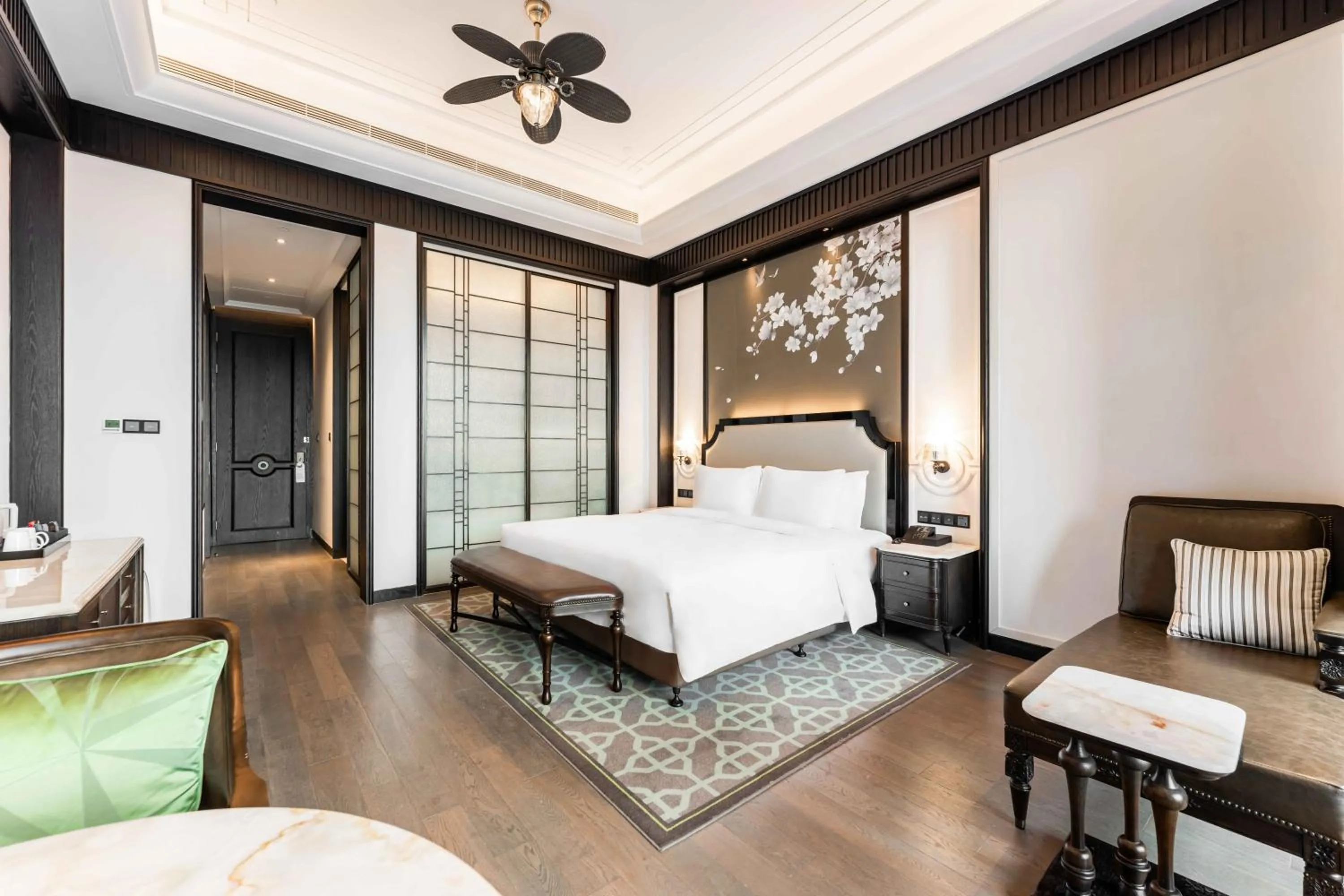 Photo of the whole room, Bed in Steigenberger Icons Guangzhou