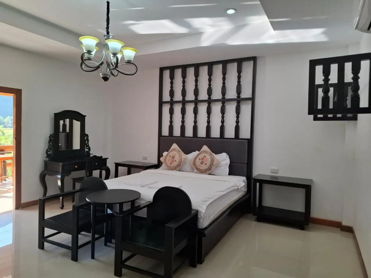 Bed in Vang Vieng Romantic Resort