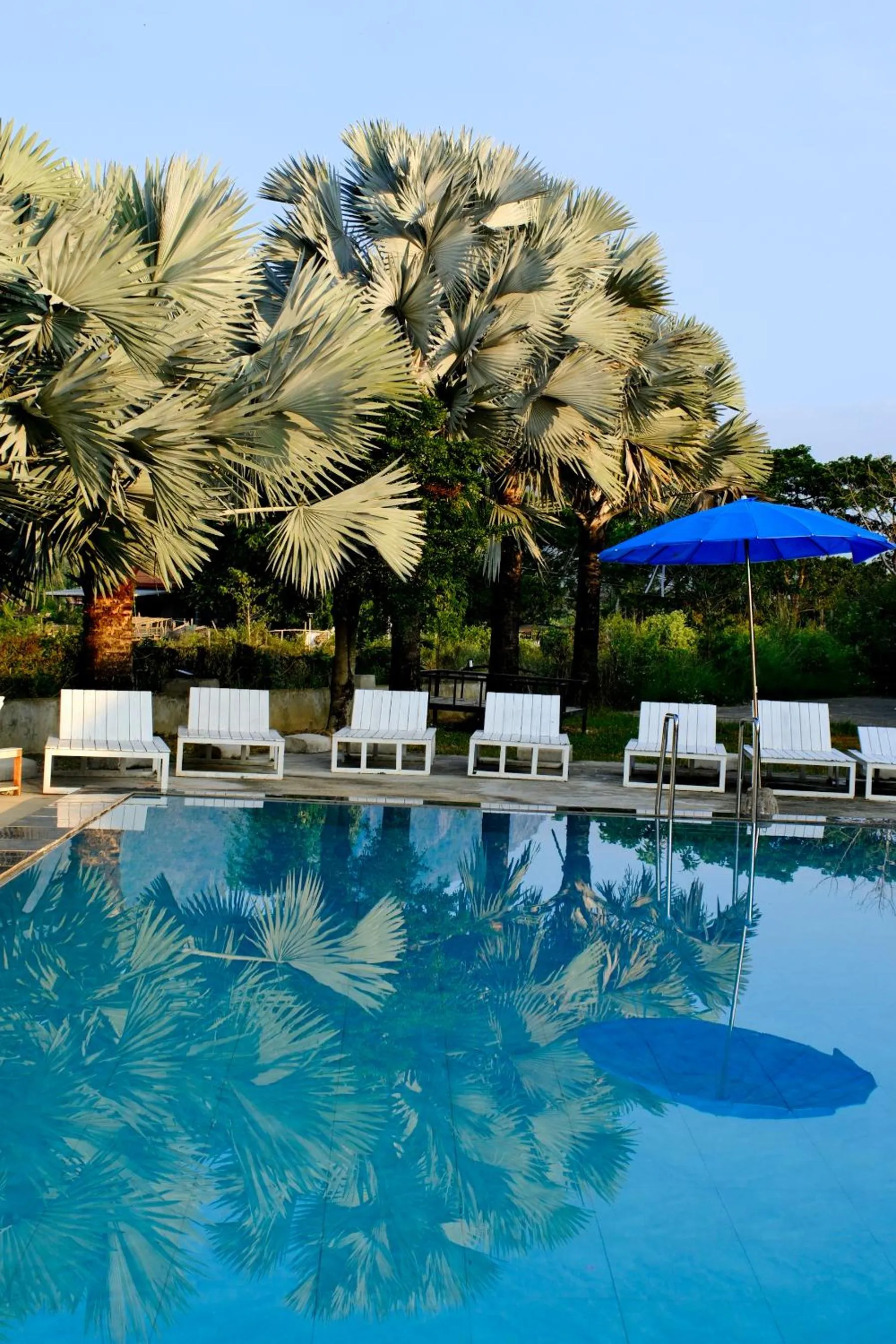 Swimming pool in Vang Vieng Romantic Resort