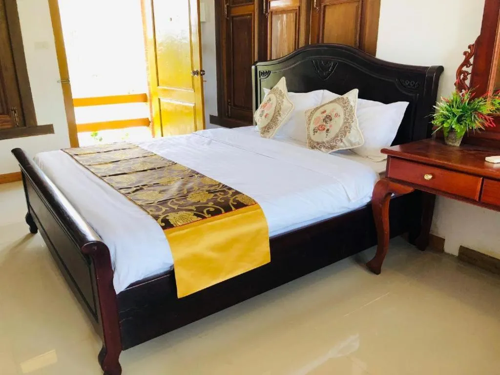 Bed in Vang Vieng Romantic Resort