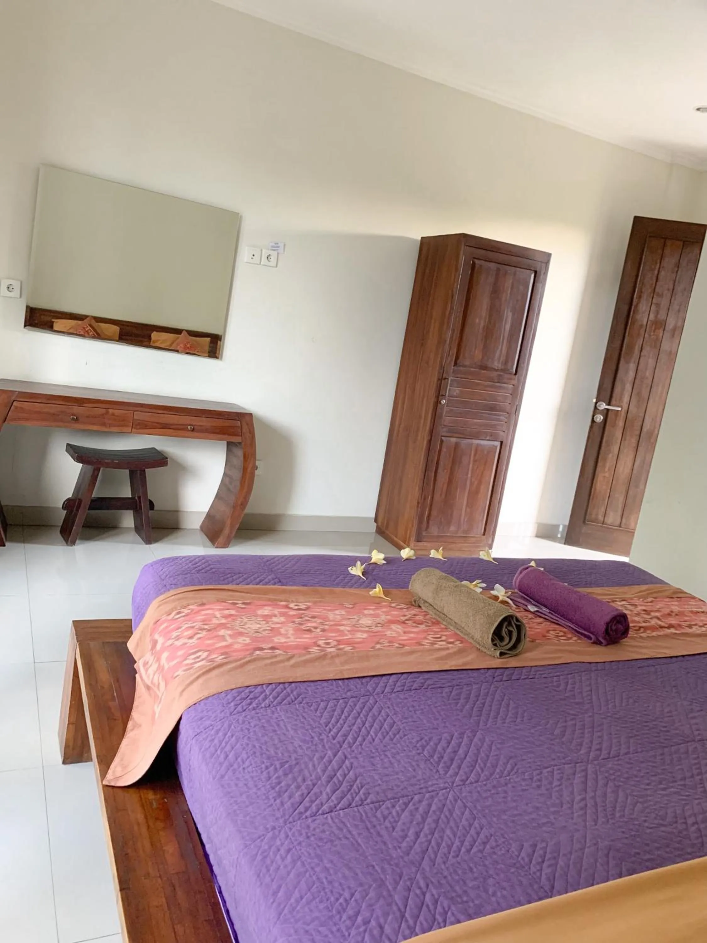 Bed in Merthayasa Bungalow 2