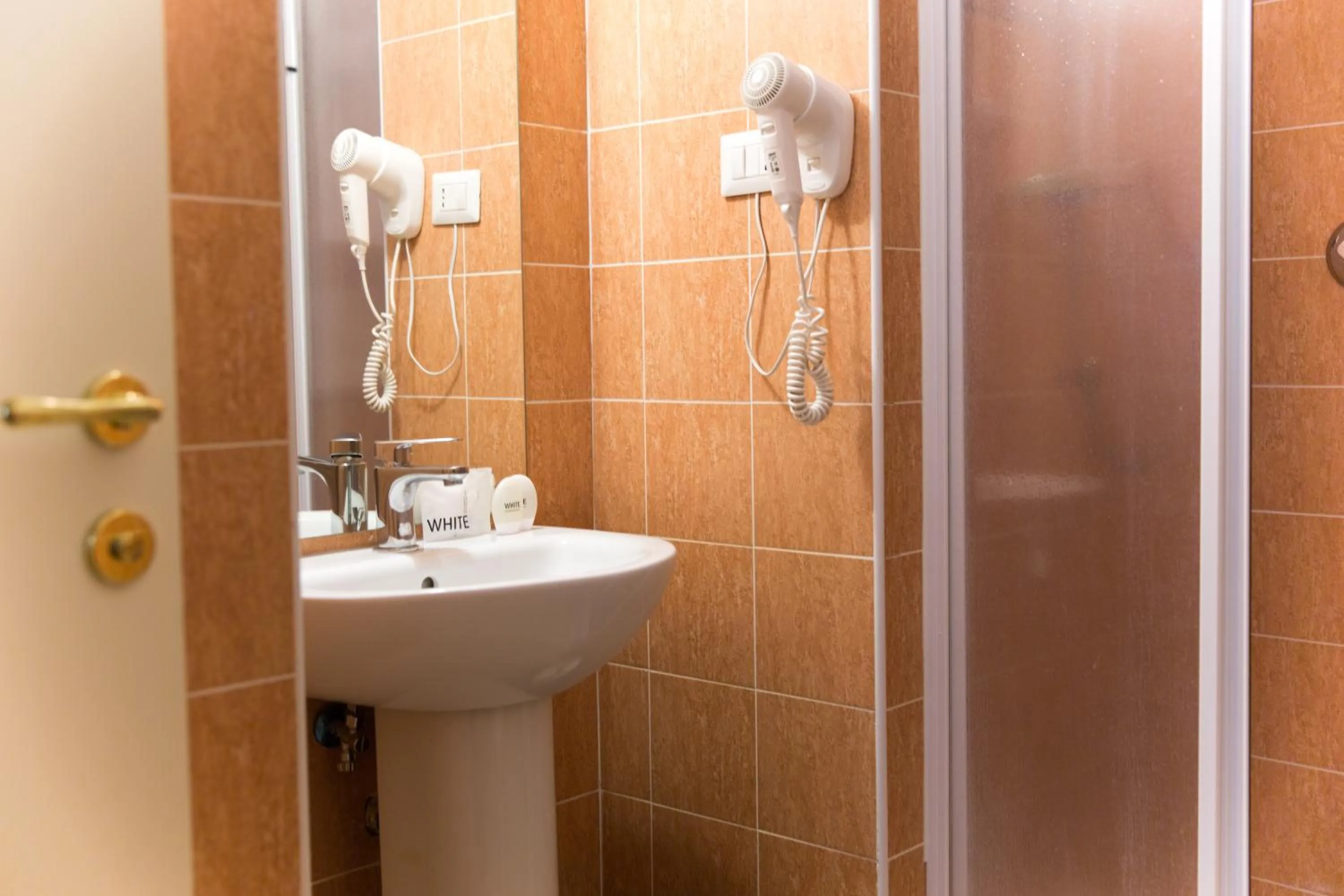 Shower in Best Suites Pantheon