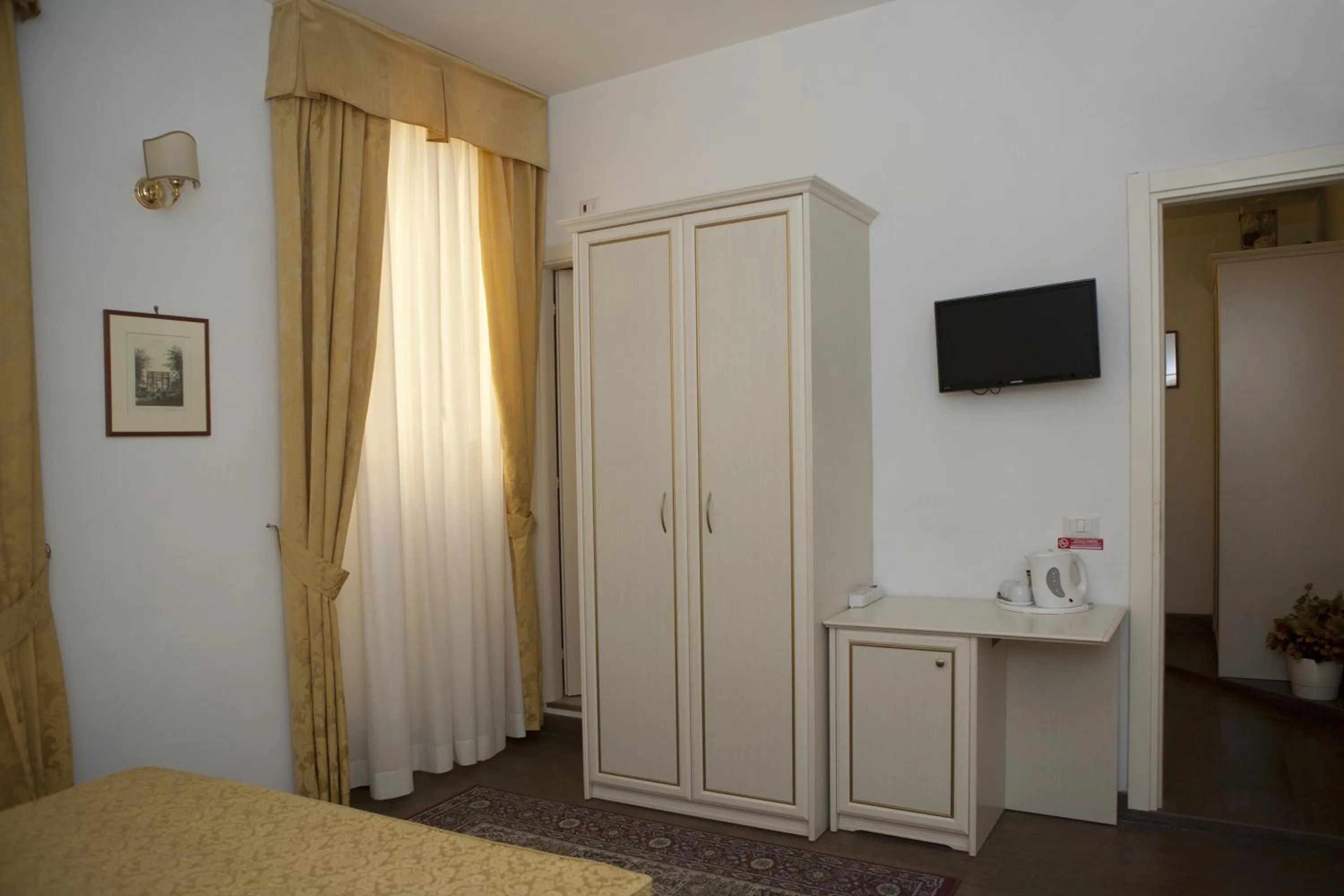 Day, Bed in Best Suites Pantheon