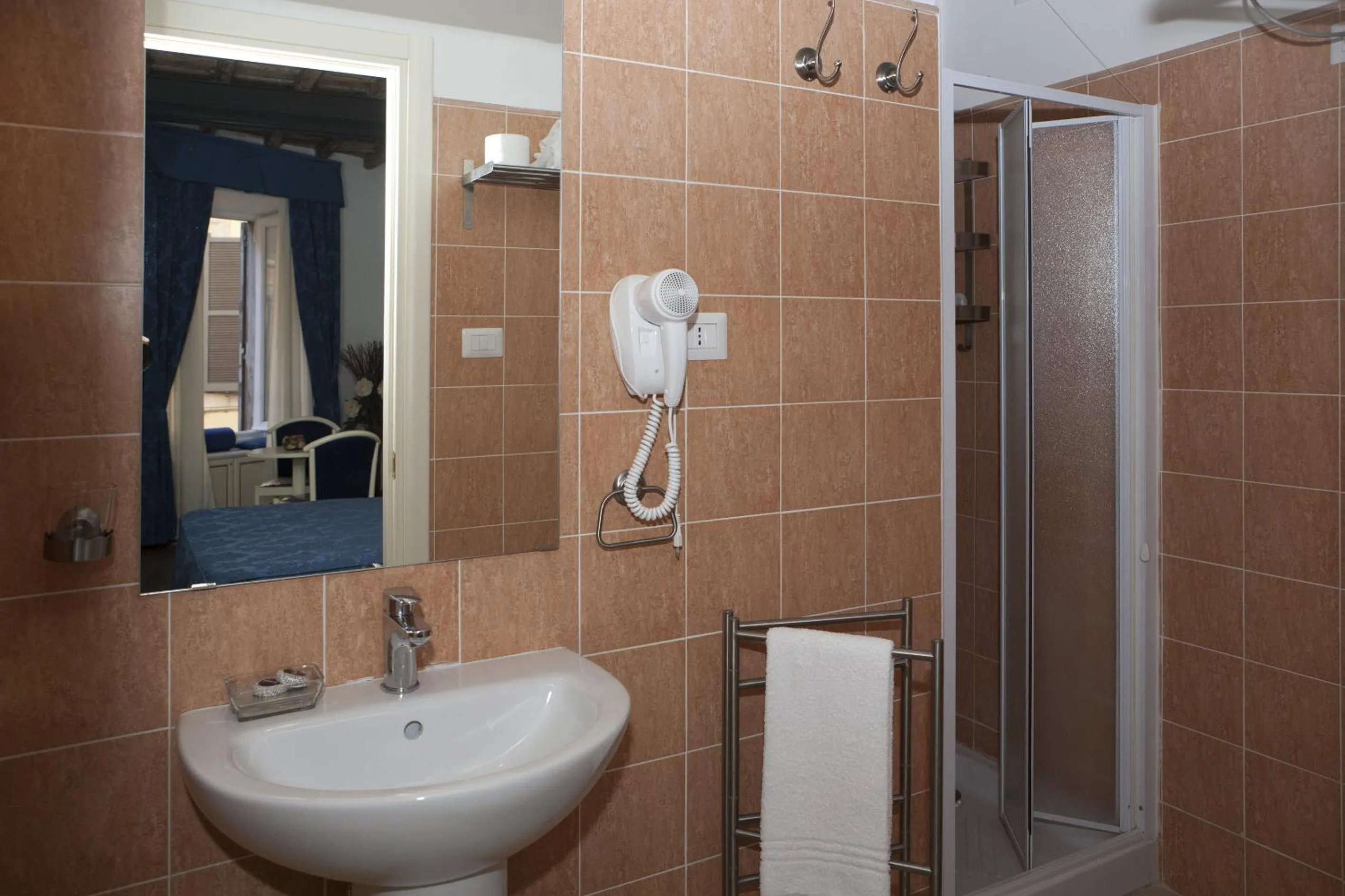 Bathroom in Best Suites Pantheon