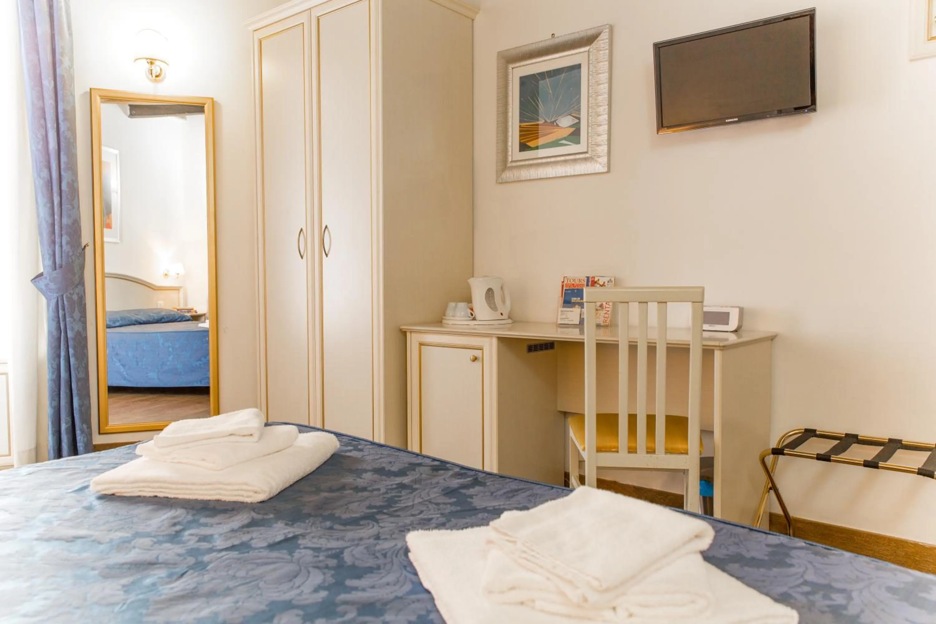 Bed in Best Suites Pantheon