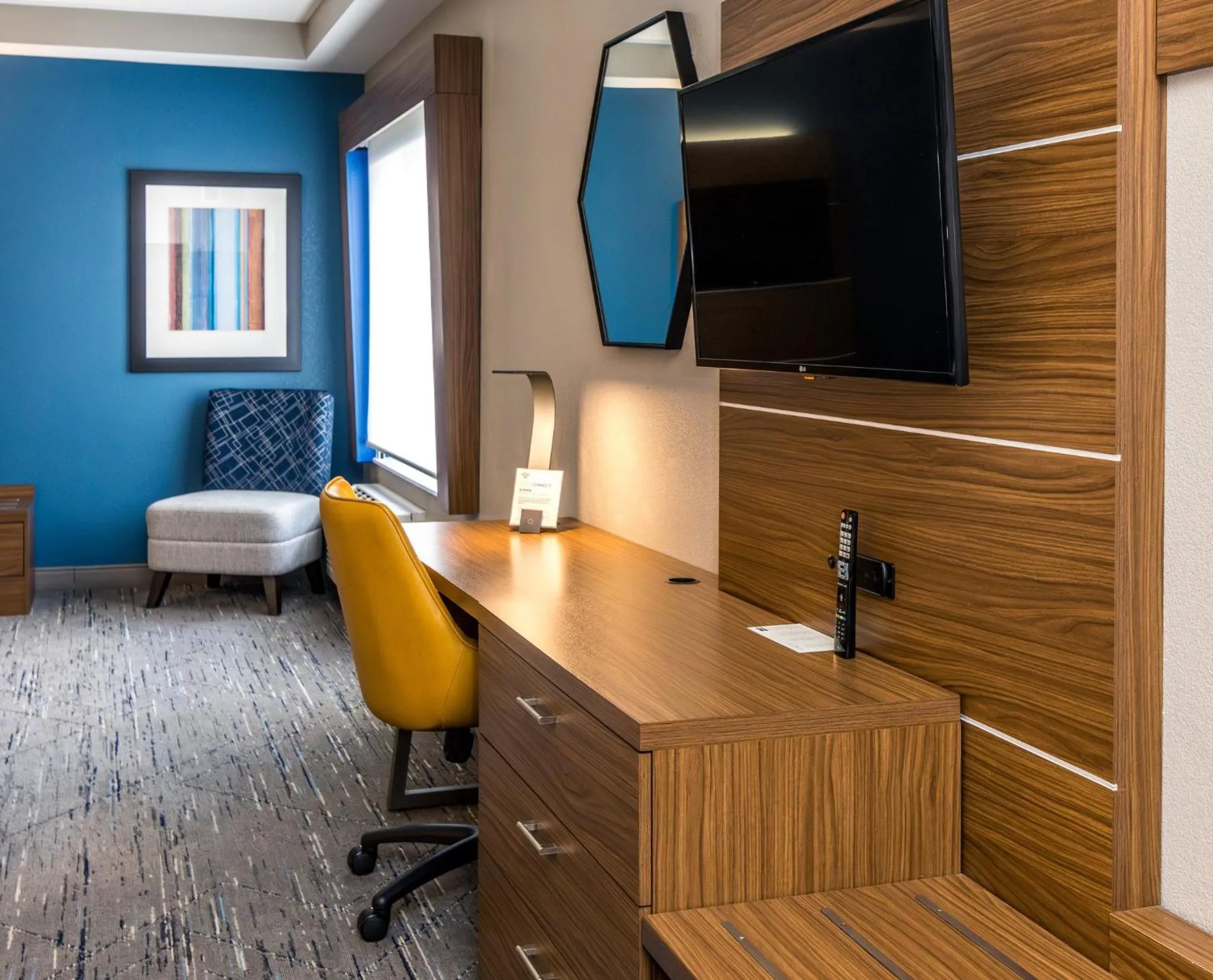 Bedroom in Holiday Inn Express & Suites Downtown Louisville by IHG