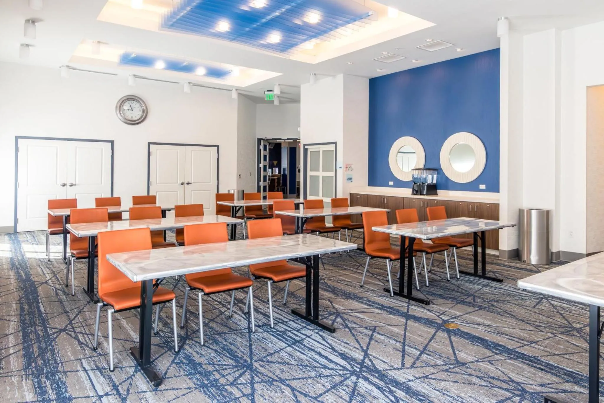 Meeting/conference room in Holiday Inn Express & Suites Downtown Louisville by IHG