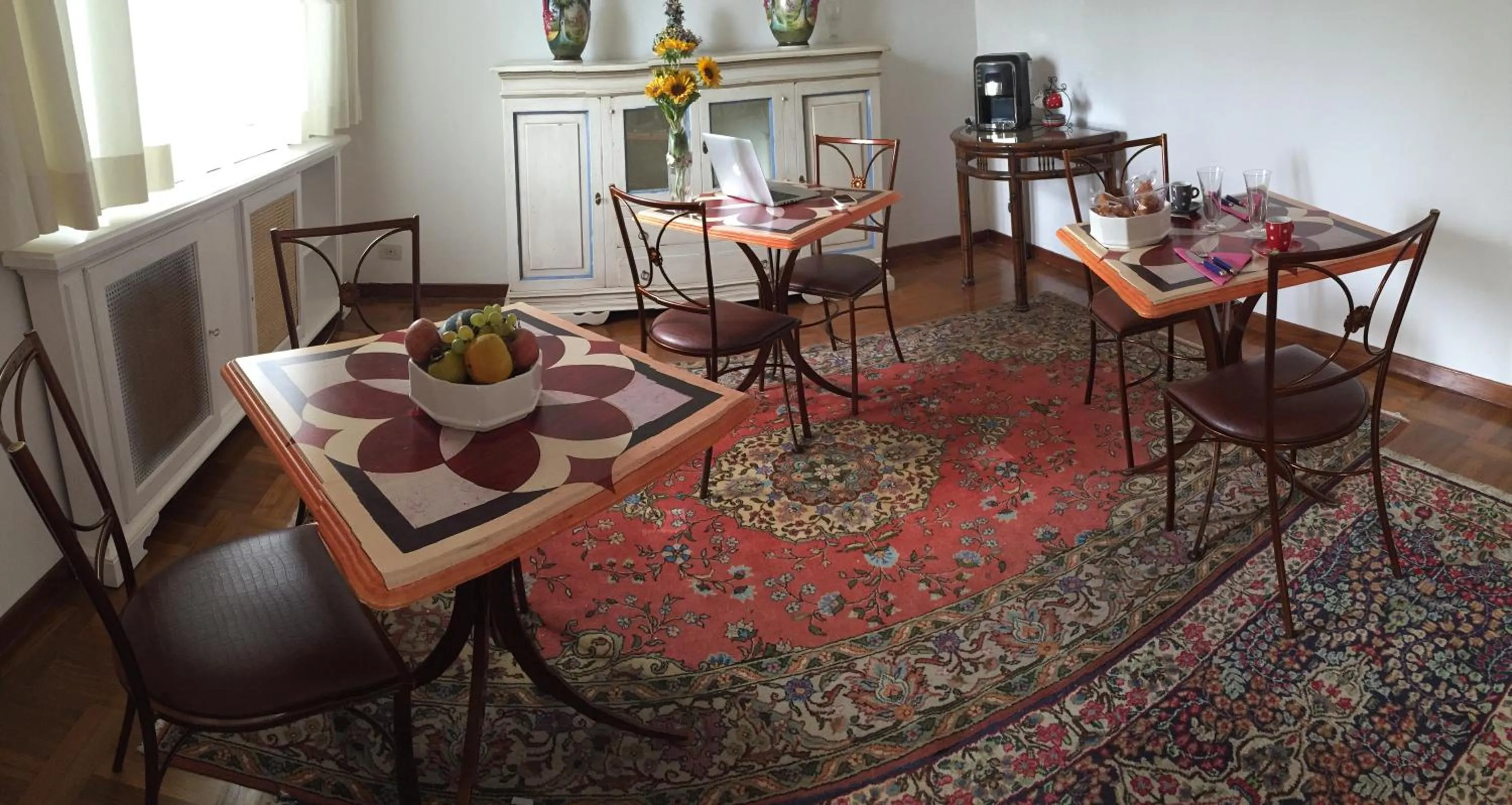 Communal lounge/ TV room in VillaGiò B&B