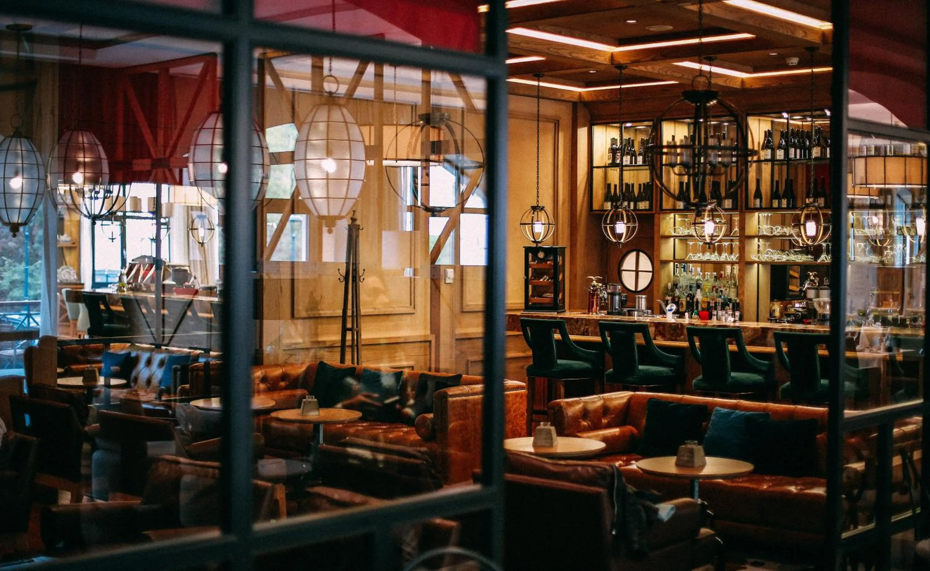 Lounge or bar in Crowne Plaza - Borjomi by IHG