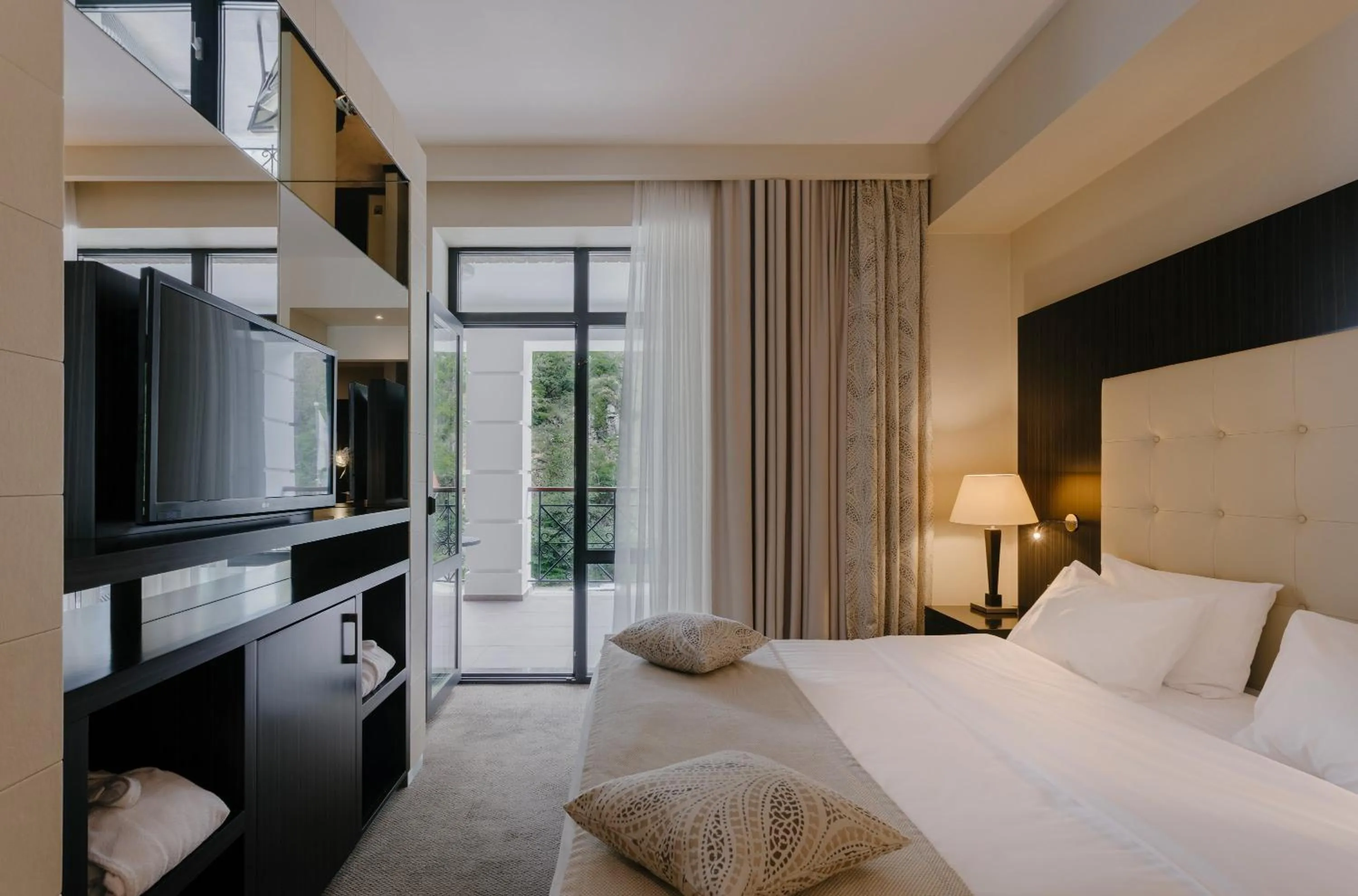 Photo of the whole room, Bed in Crowne Plaza - Borjomi by IHG