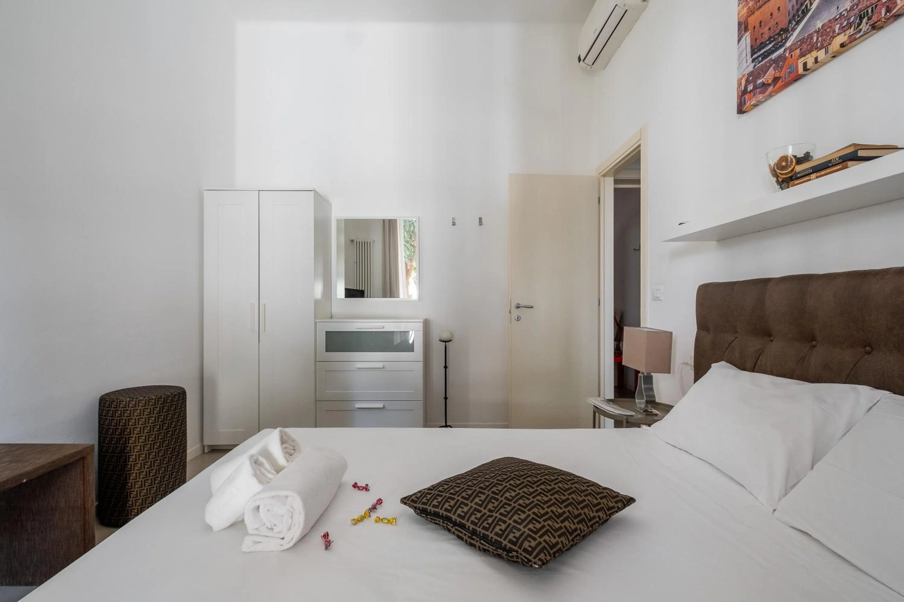 Bedroom, Bed in Bologna Suite