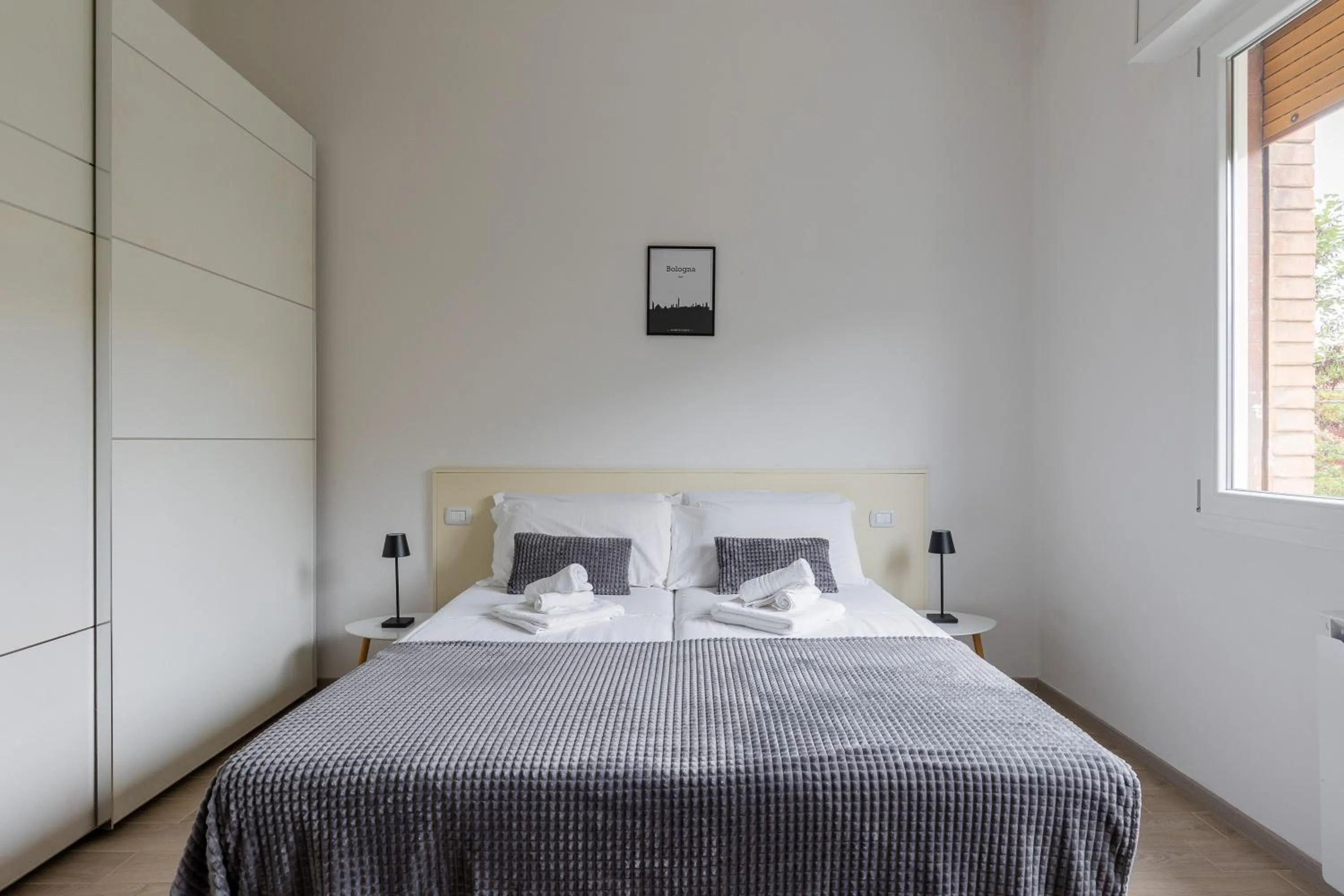 Bedroom, Bed in Bologna Suite