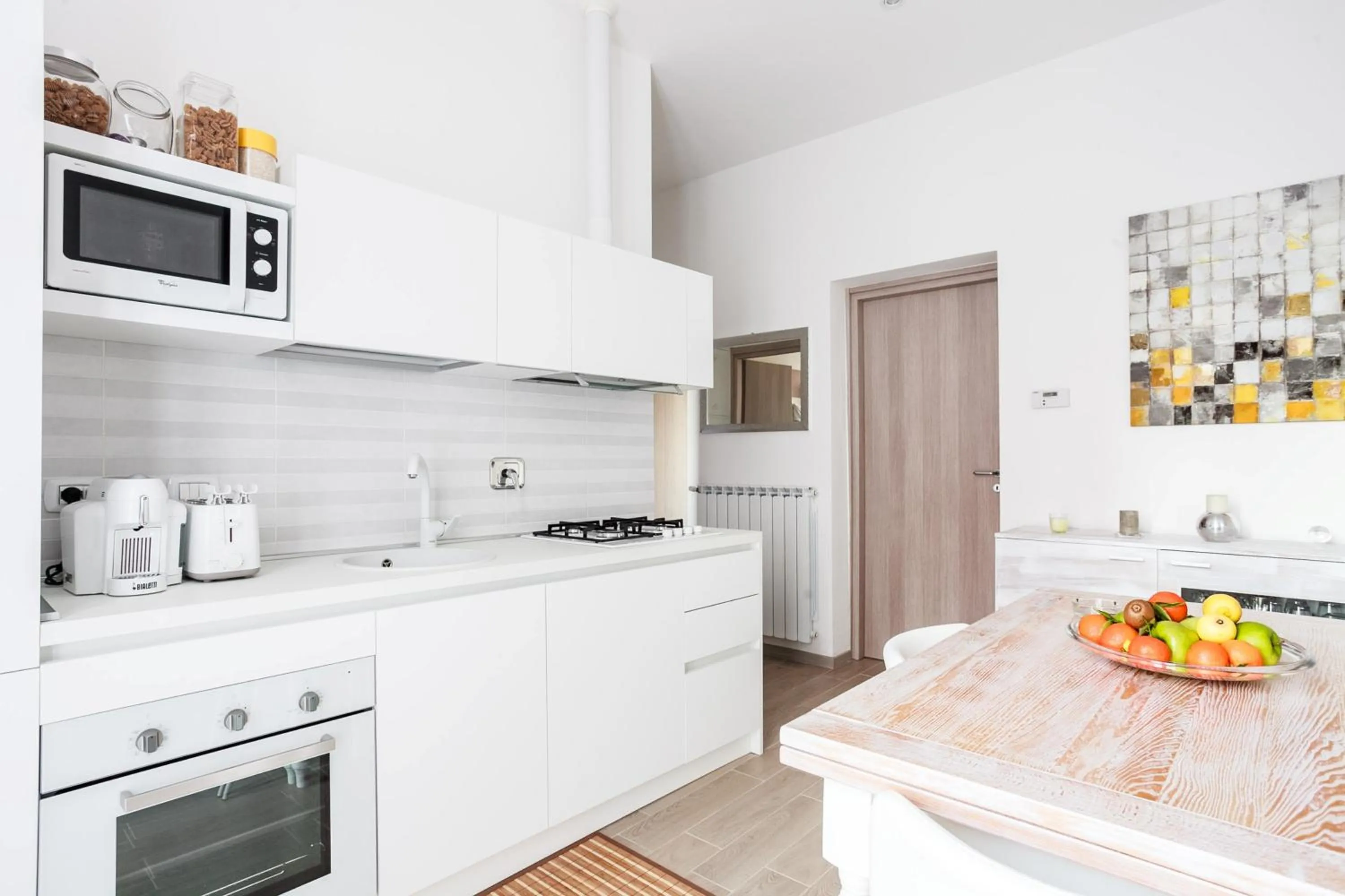 Communal kitchen in Bologna Suite