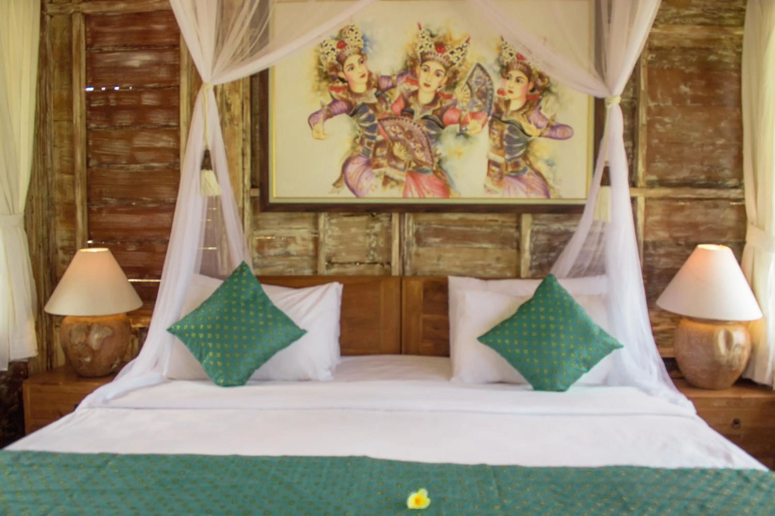 Bed in De Klumpu Bali Eco Tradi Stay