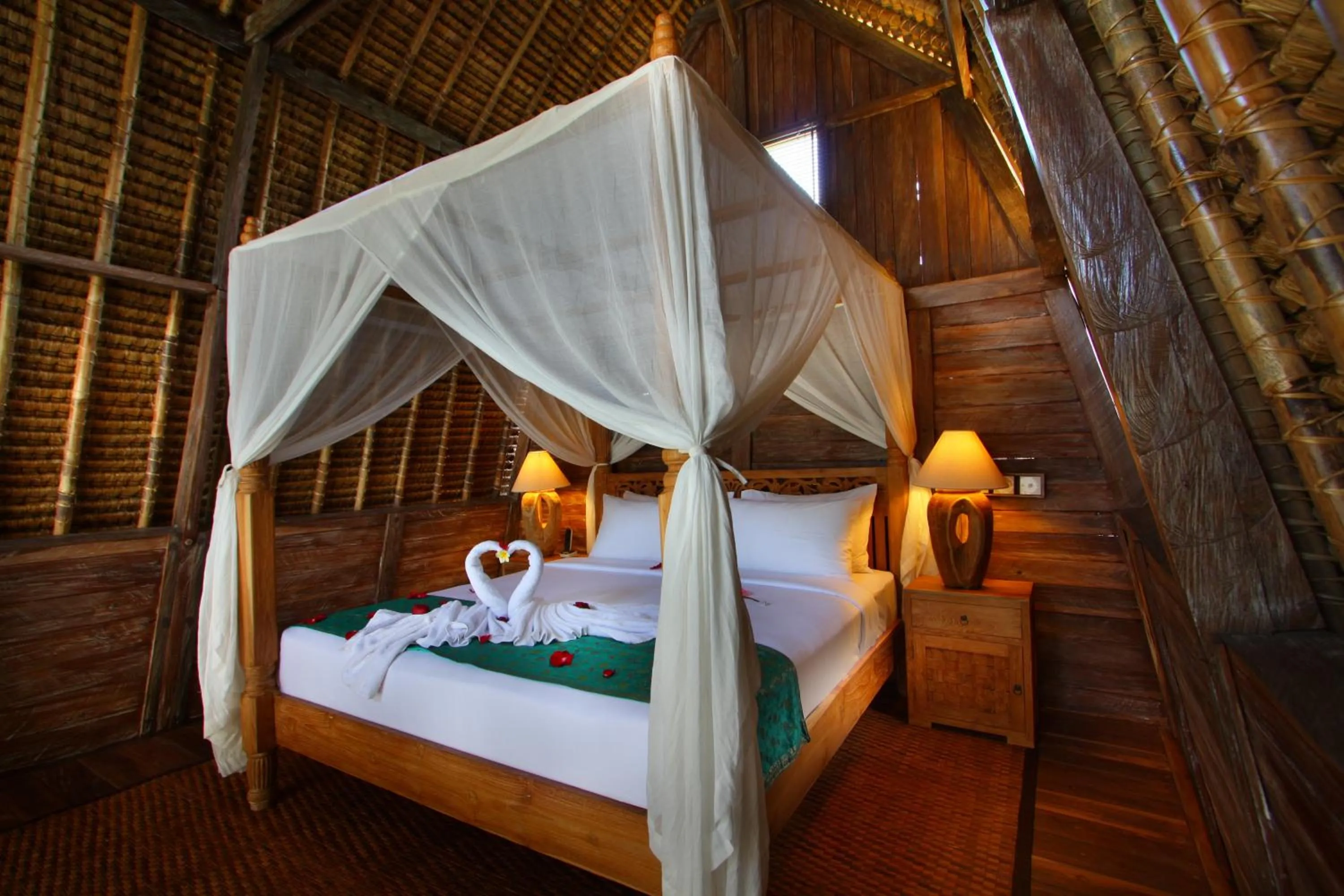 Bed in De Klumpu Bali Eco Tradi Stay