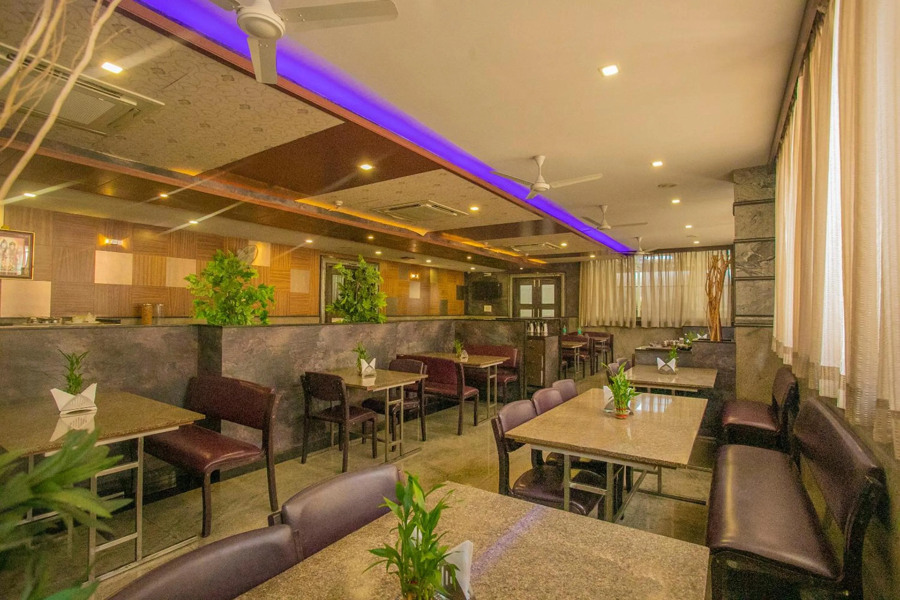 Restaurant/places to eat in MySpace Hotels Silverstar