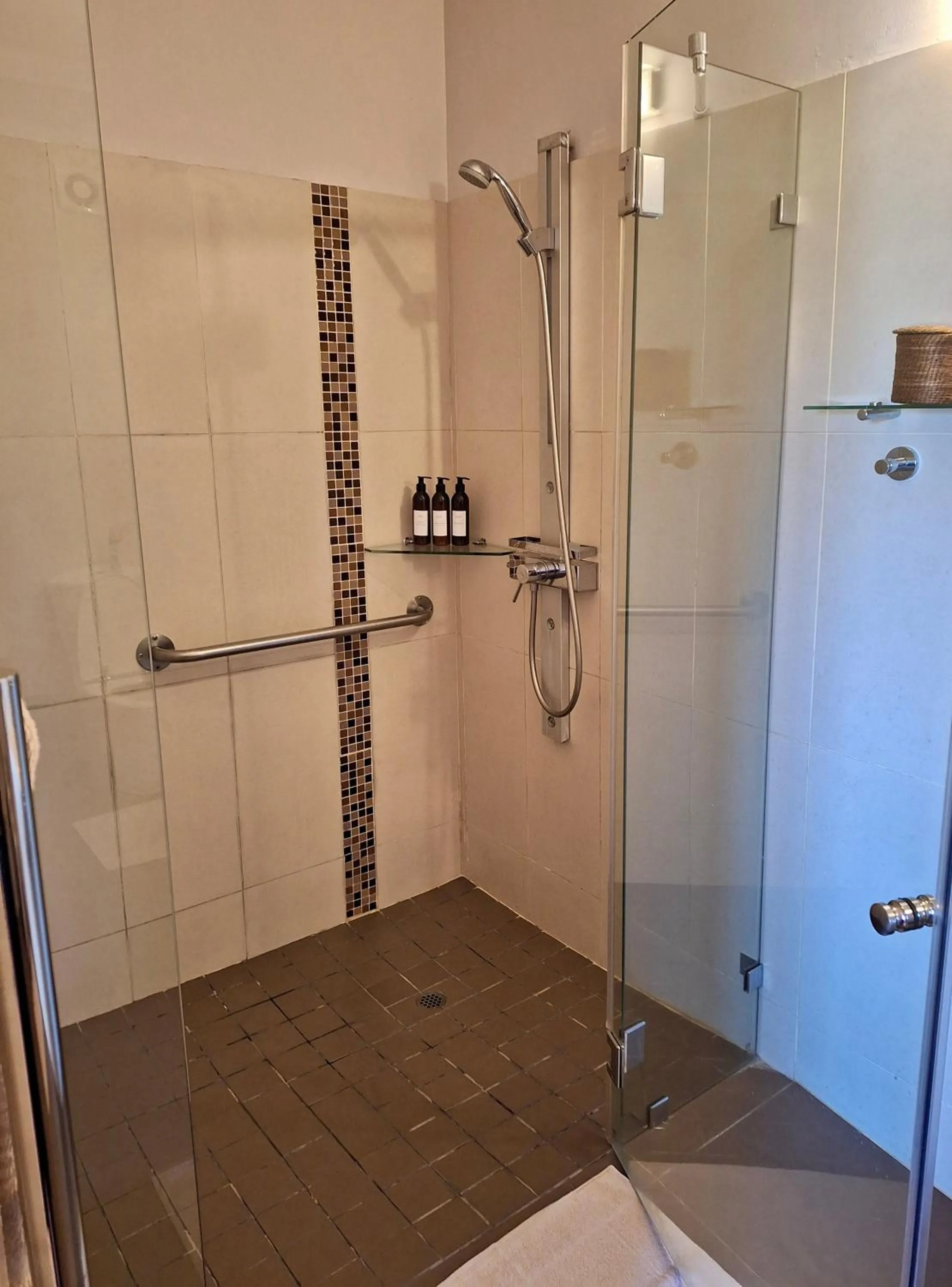 Shower in Lovane Boutique Wine Estate and Guesthouse