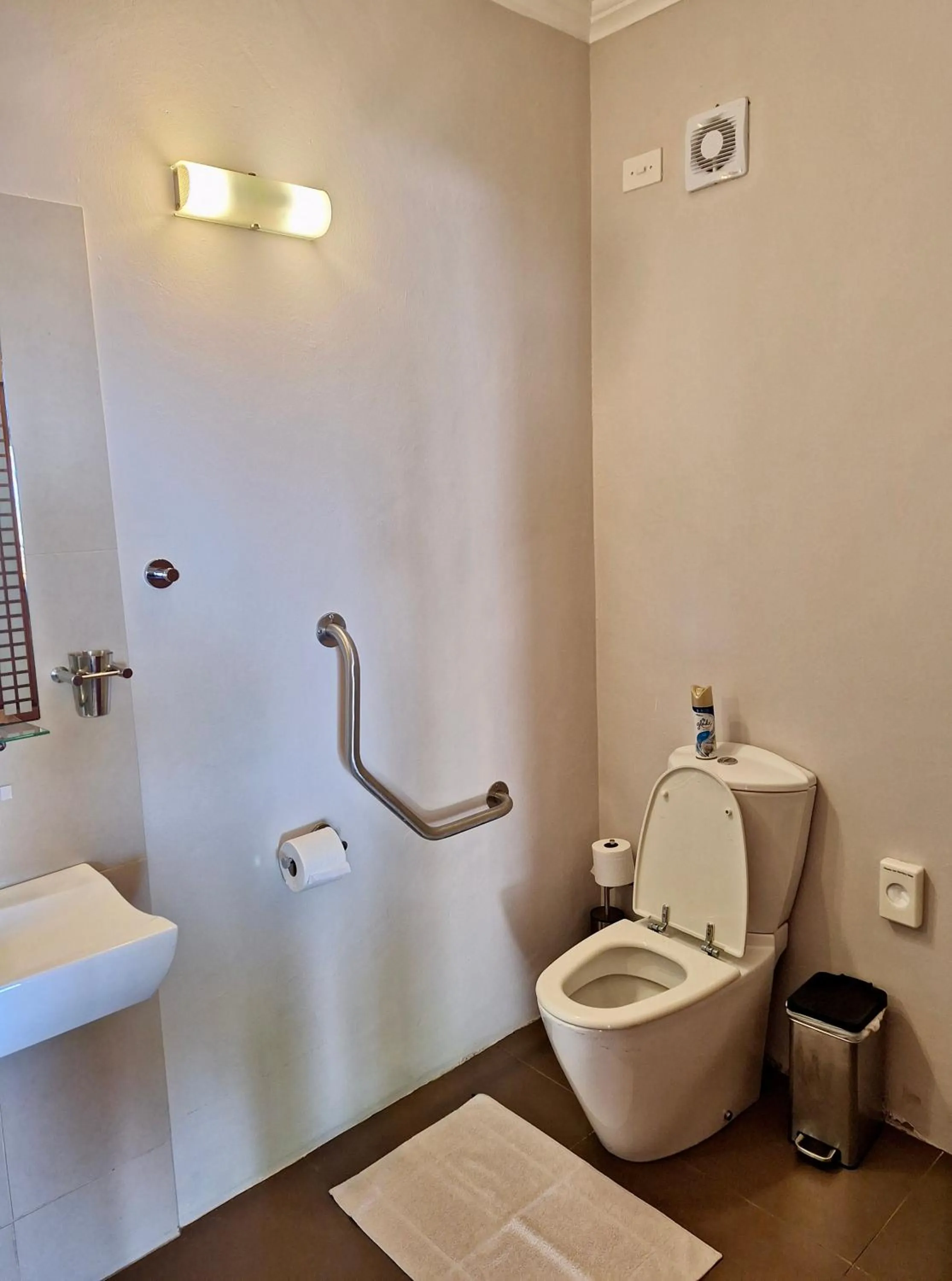 Shower in Lovane Boutique Wine Estate and Guesthouse