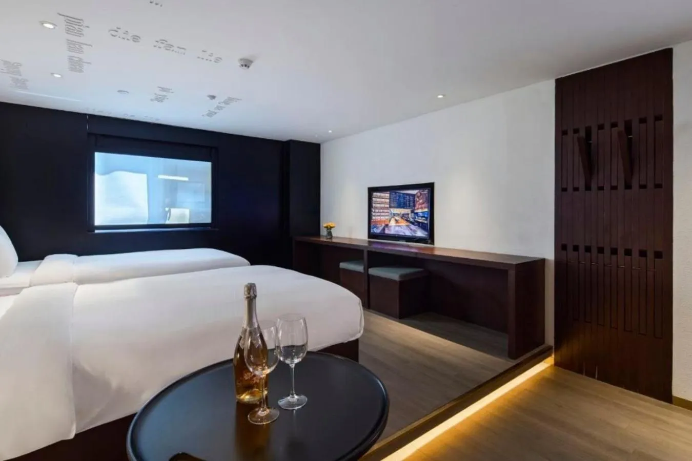 Bed in CitiGO Hotel, South Gate of Xi'an Bell Tower