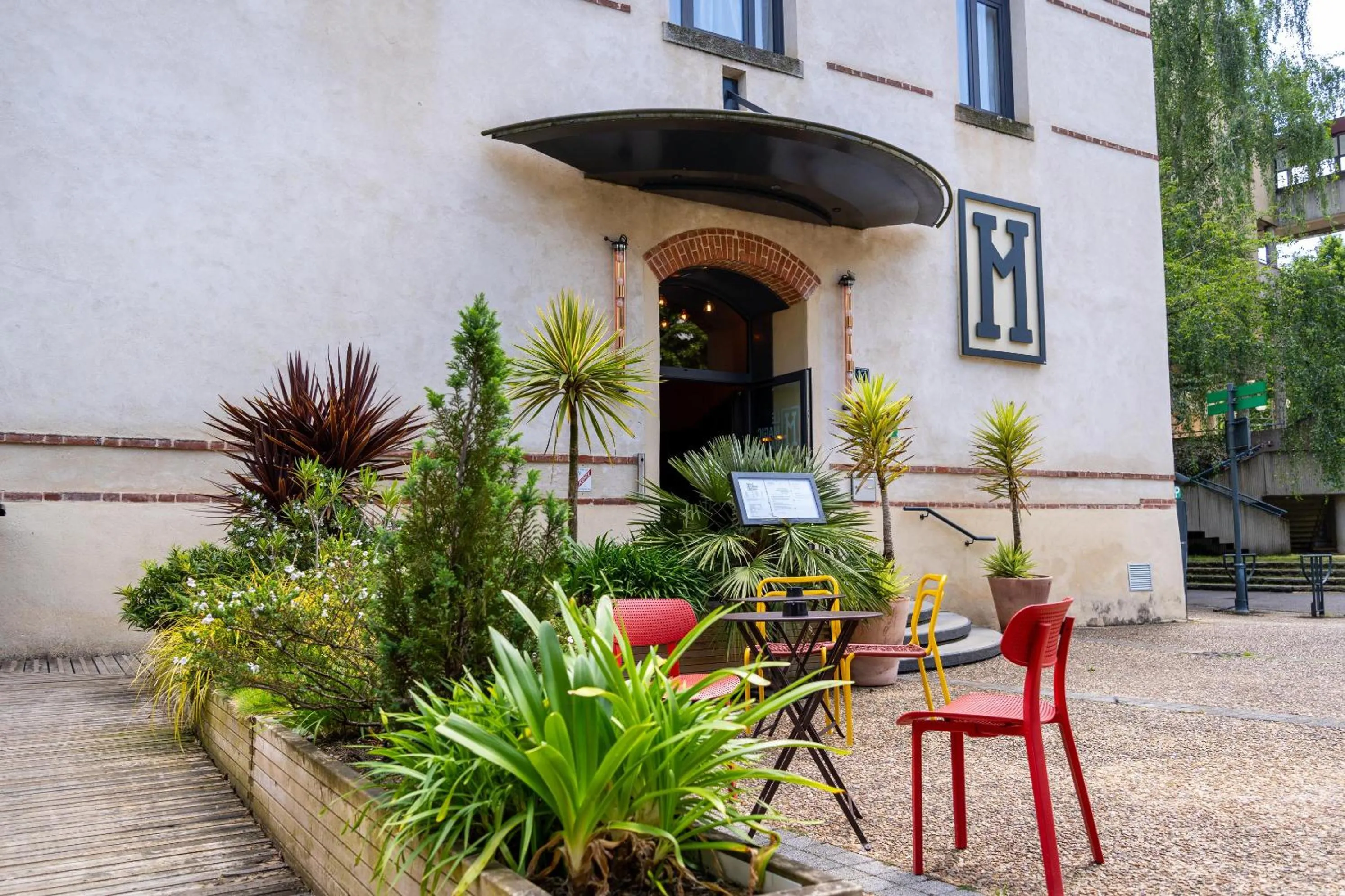 Property building in Le Magic Hall