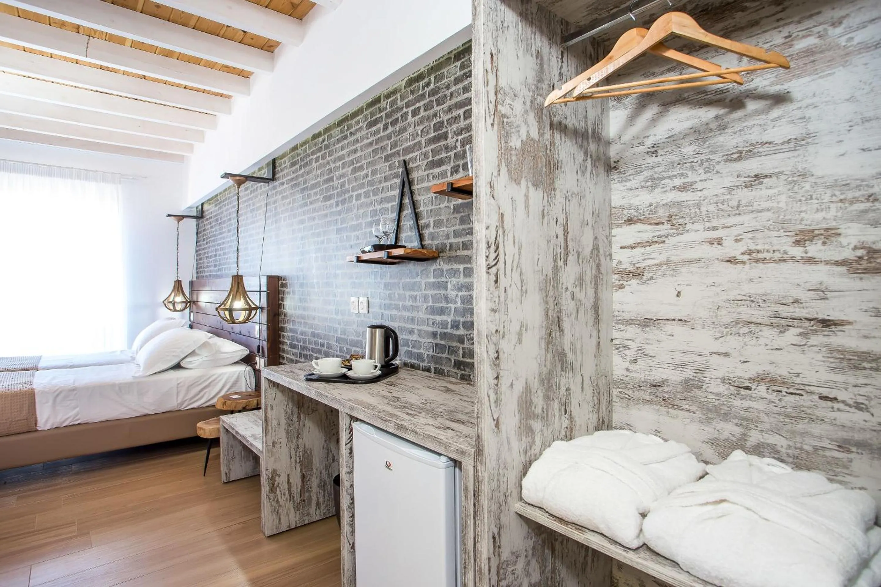 Kitchen or kitchenette, Bed in Moscha Hotel