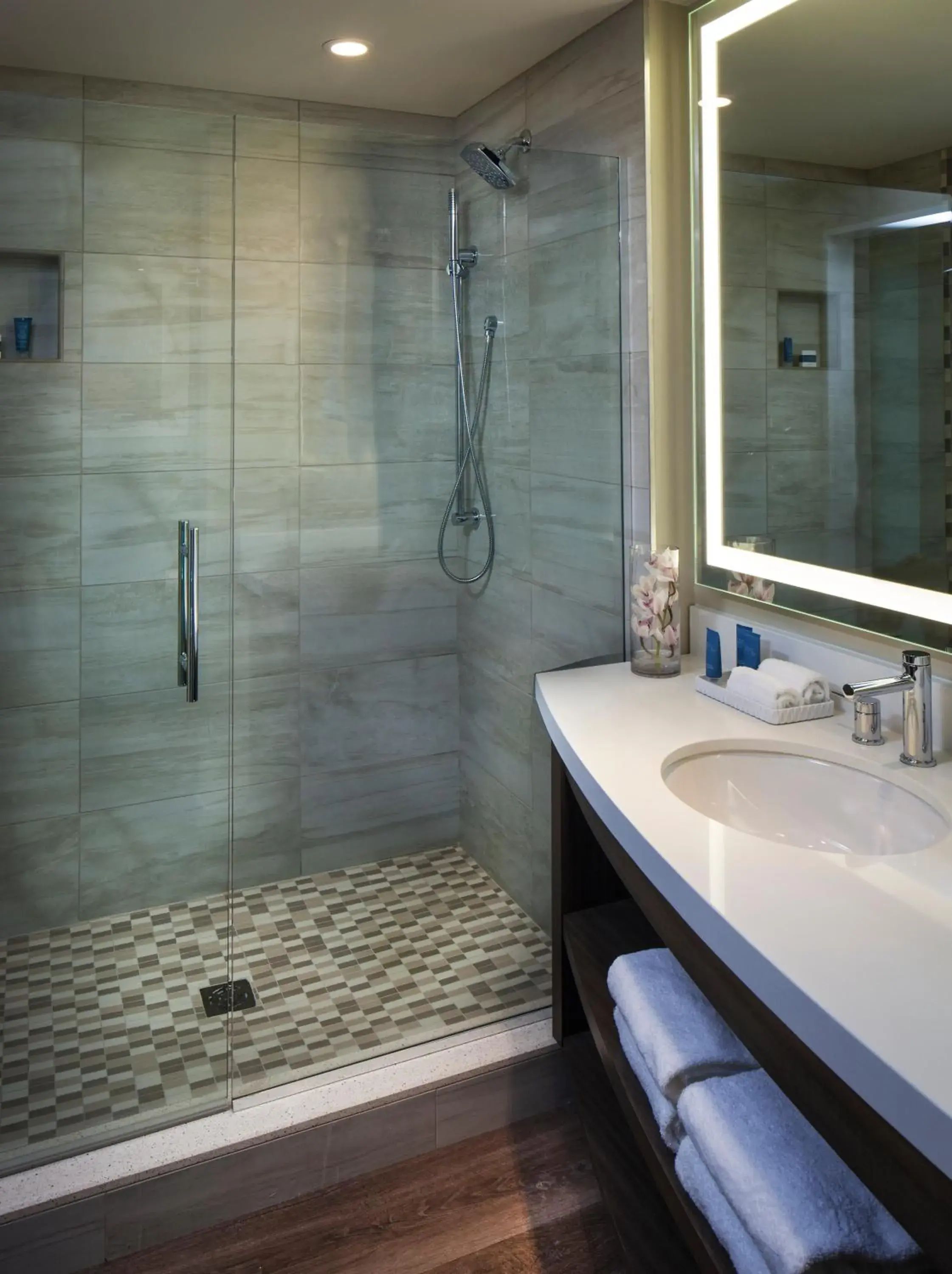 Spacious Two Queens - Gulf Front in Opal Sands Spacious Two Queens - Gulf Front in Opal Sands