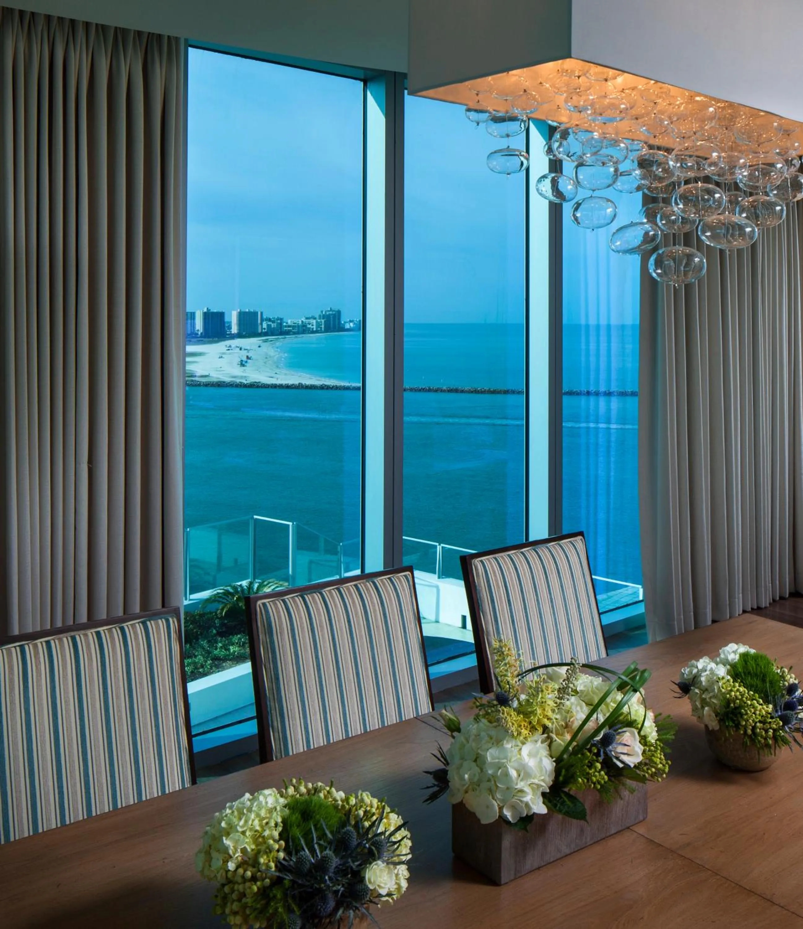 Dining area in Opal Sands