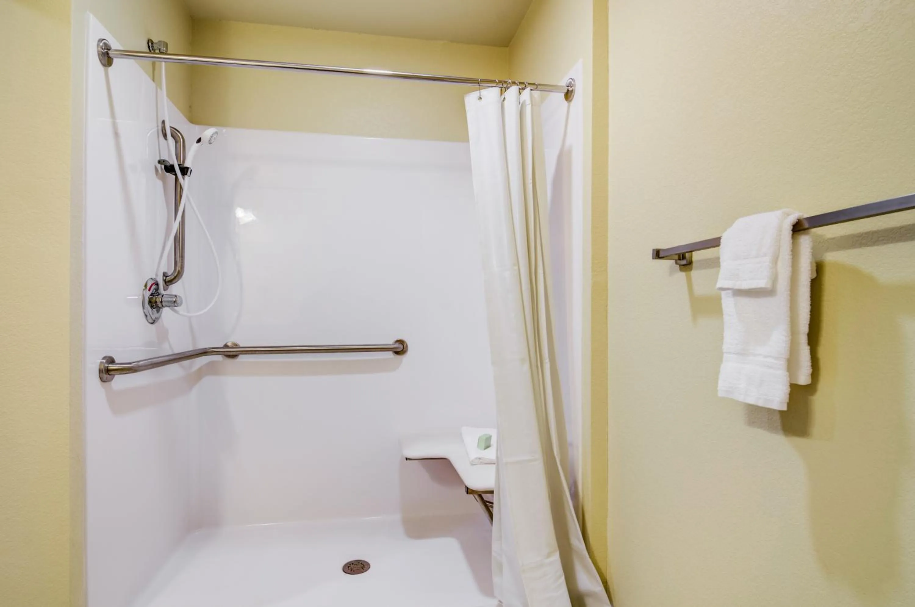 Shower in Castle Rock Inn & Suites - Quinter